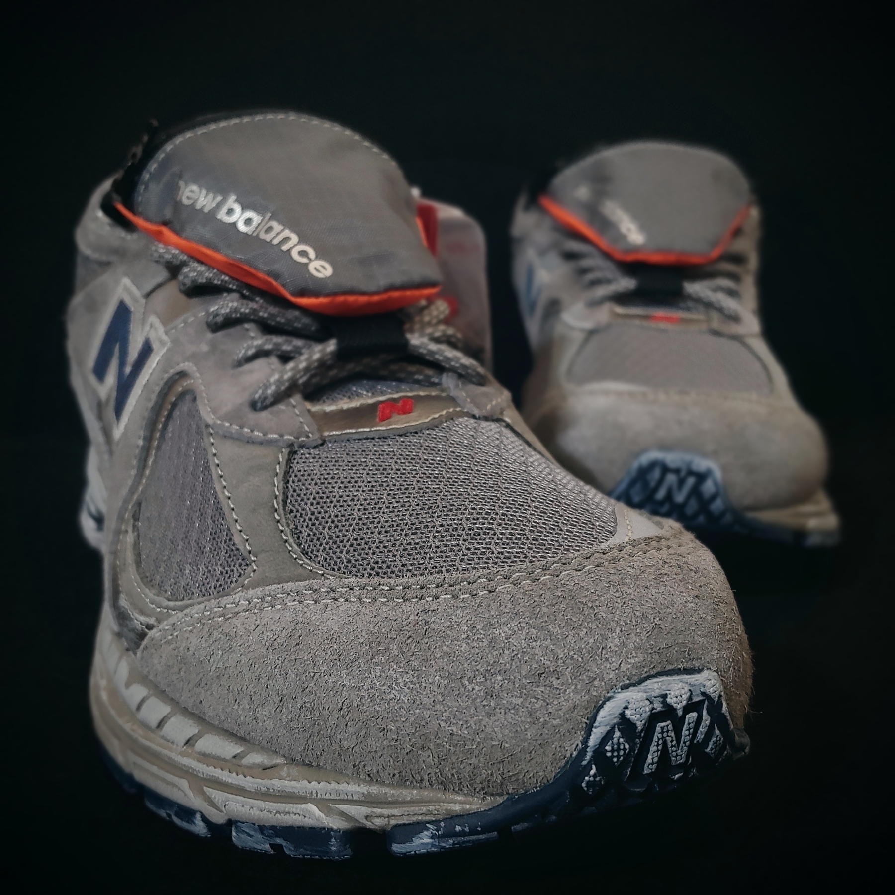 New Balance 2002R Premium Vintage Grey 착용 스타일 - 5