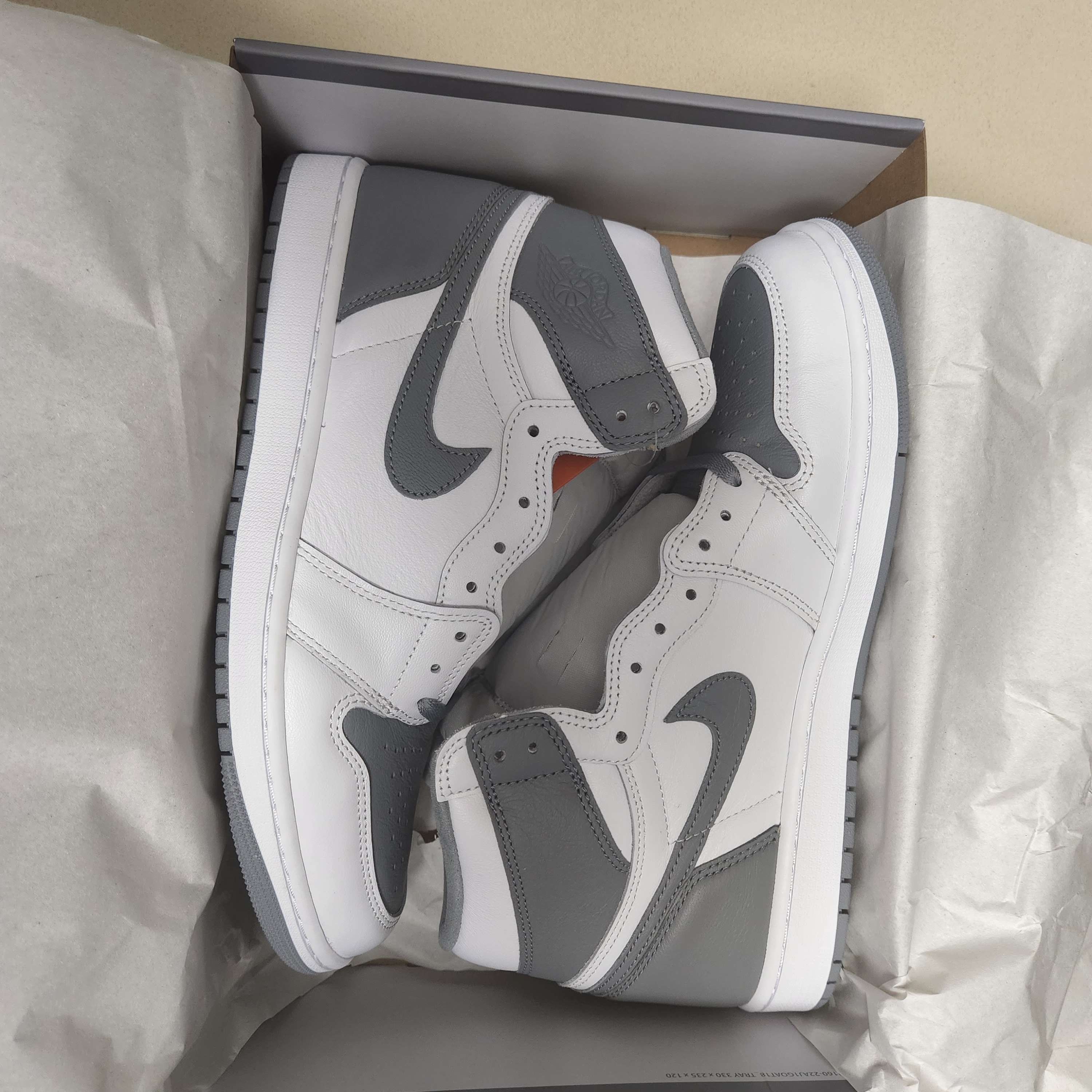 Jordan 1 Retro High OG Stealth 착용 스타일