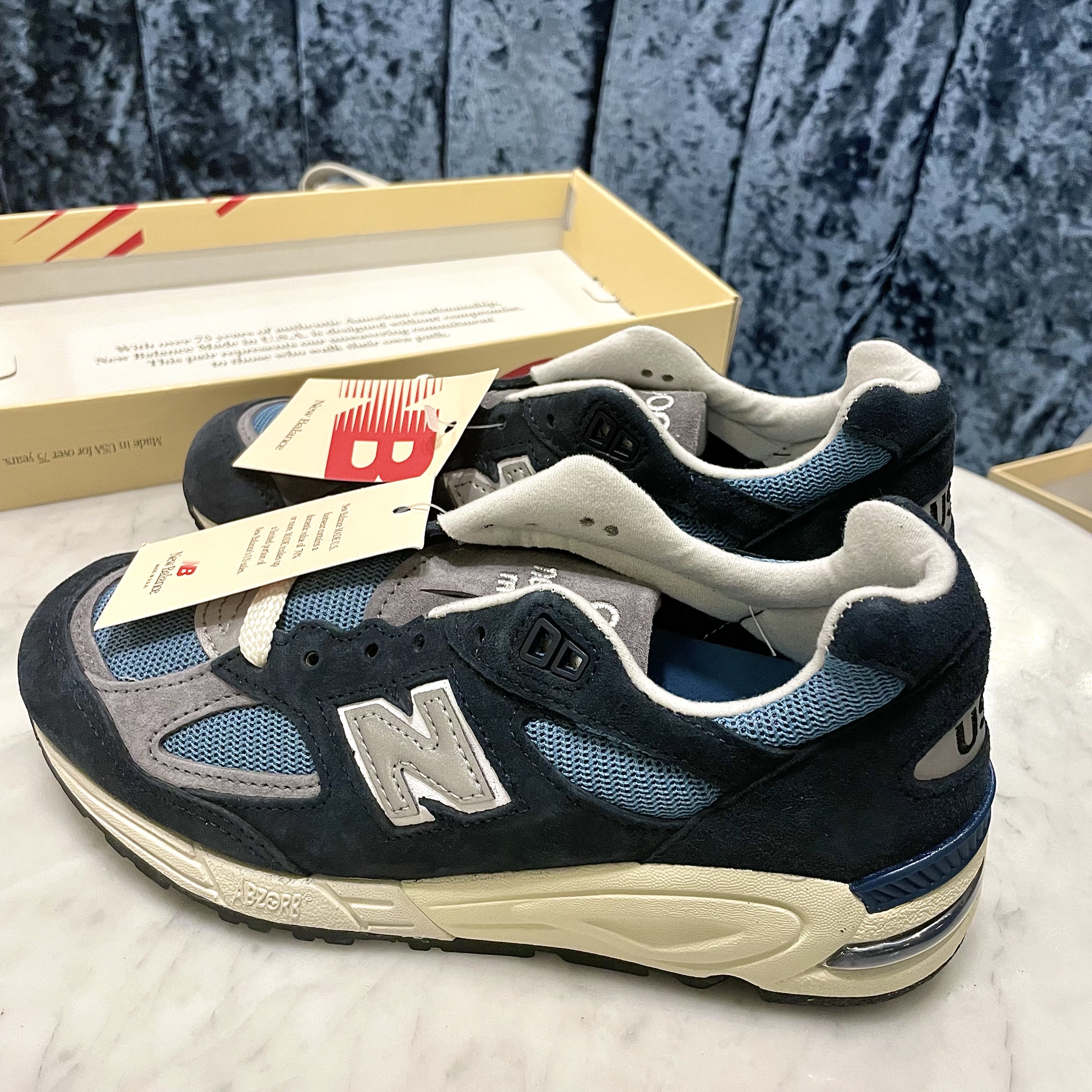 New Balance 990v2 Made in USA Navy Castlerock 착용 스타일 - 3