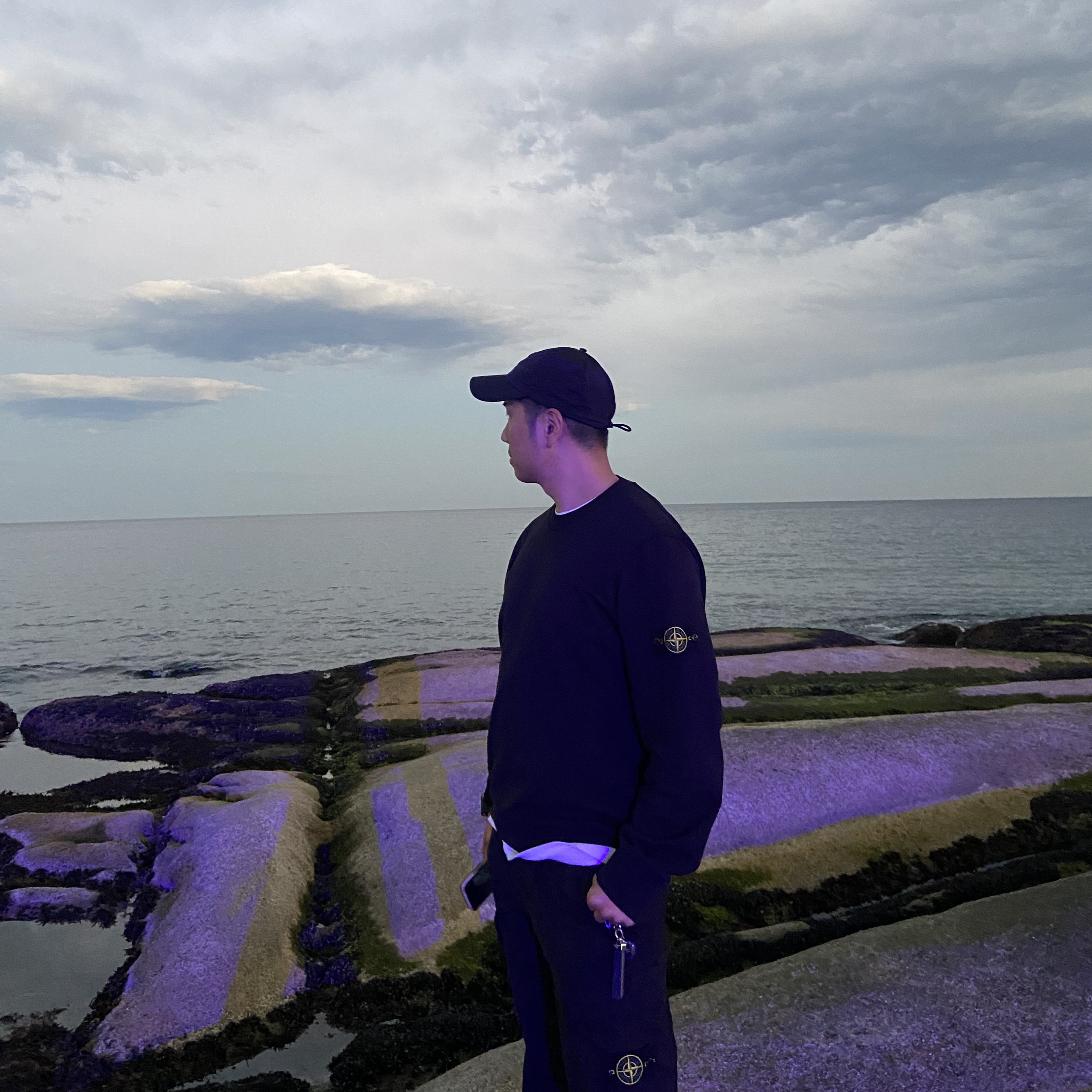 Stone Island 63051 Crewneck Sweatshirt Black - 22SS, Stone Island 31303 Stretch Cotton Tela Paracadute Cargo Pants Black - 22SS 착용 스타일 - 4