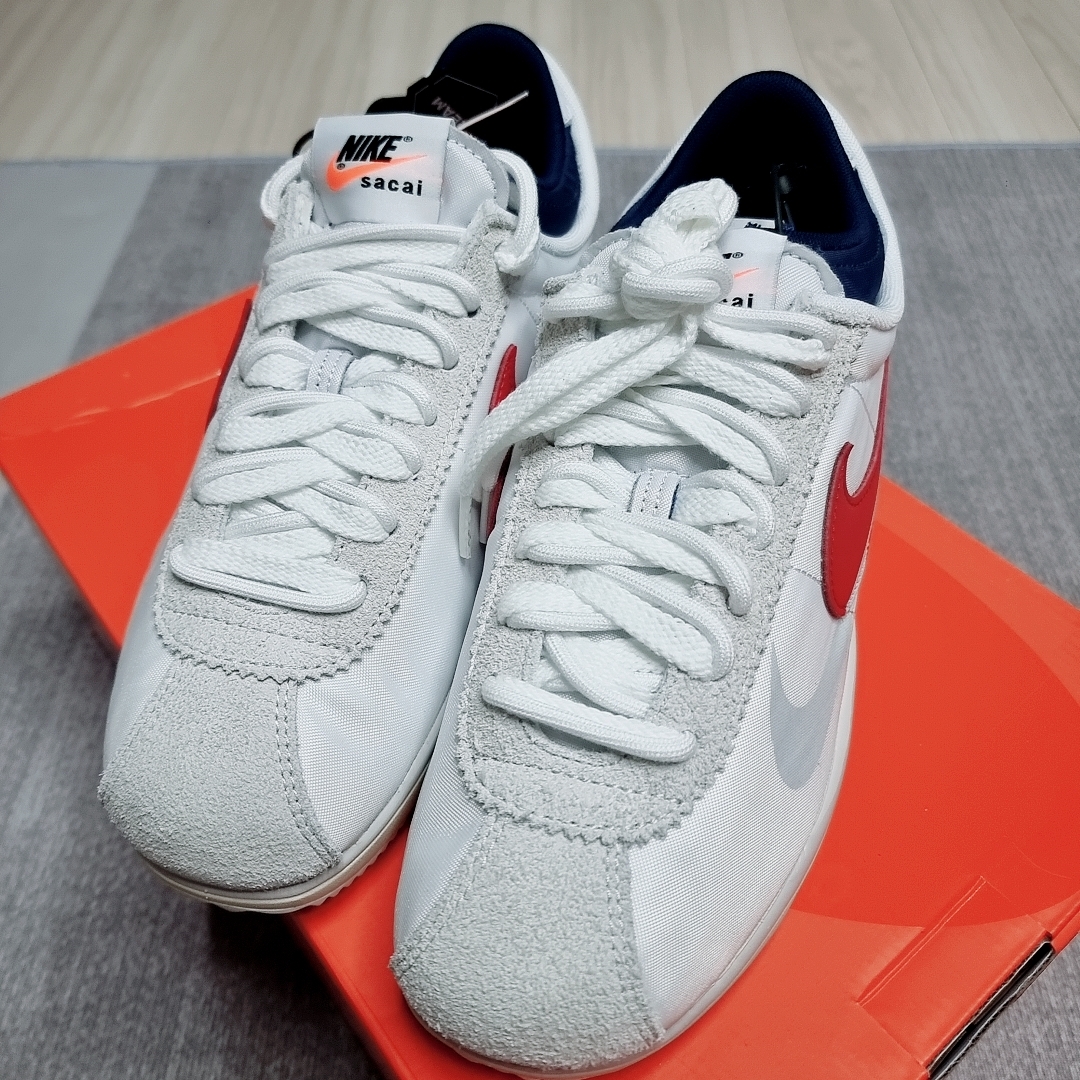 Nike x Sacai Zoom Cortez SP White and University Red 착용 스타일 - 1