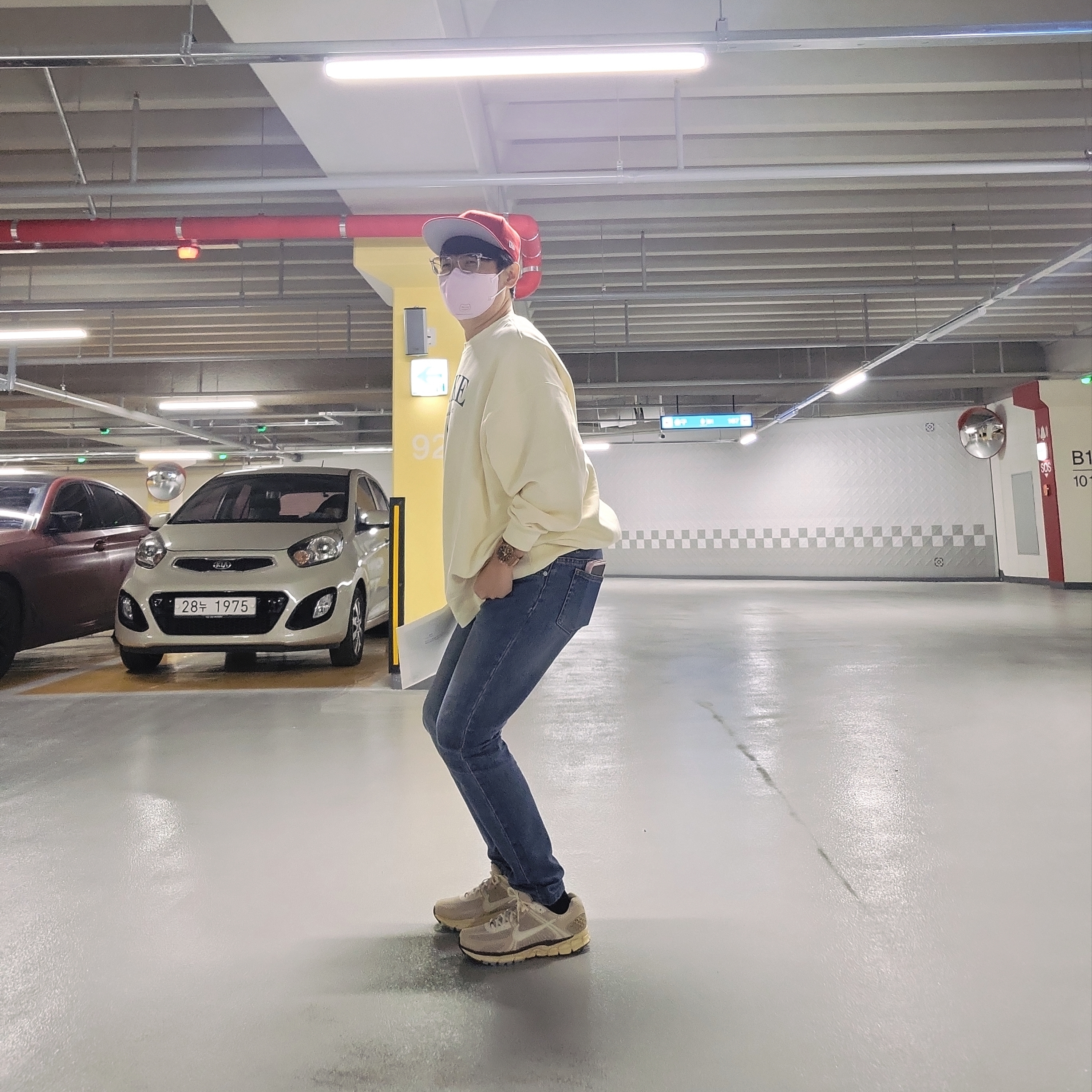 (W) Nike Zoom Vomero 5 Oatmeal 착용 스타일 - 2