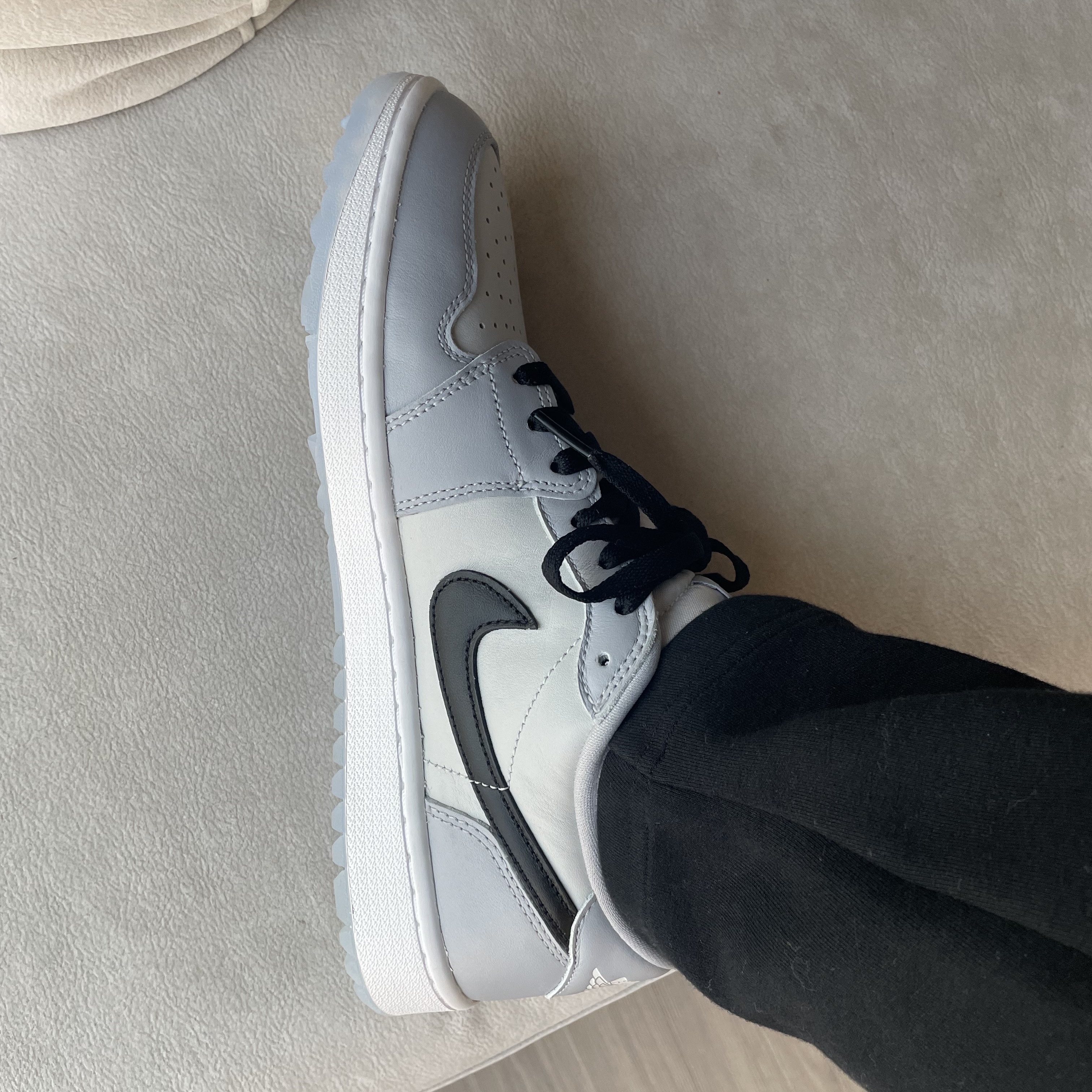 Jordan 1 Low Golf Wolf Grey 착용 스타일