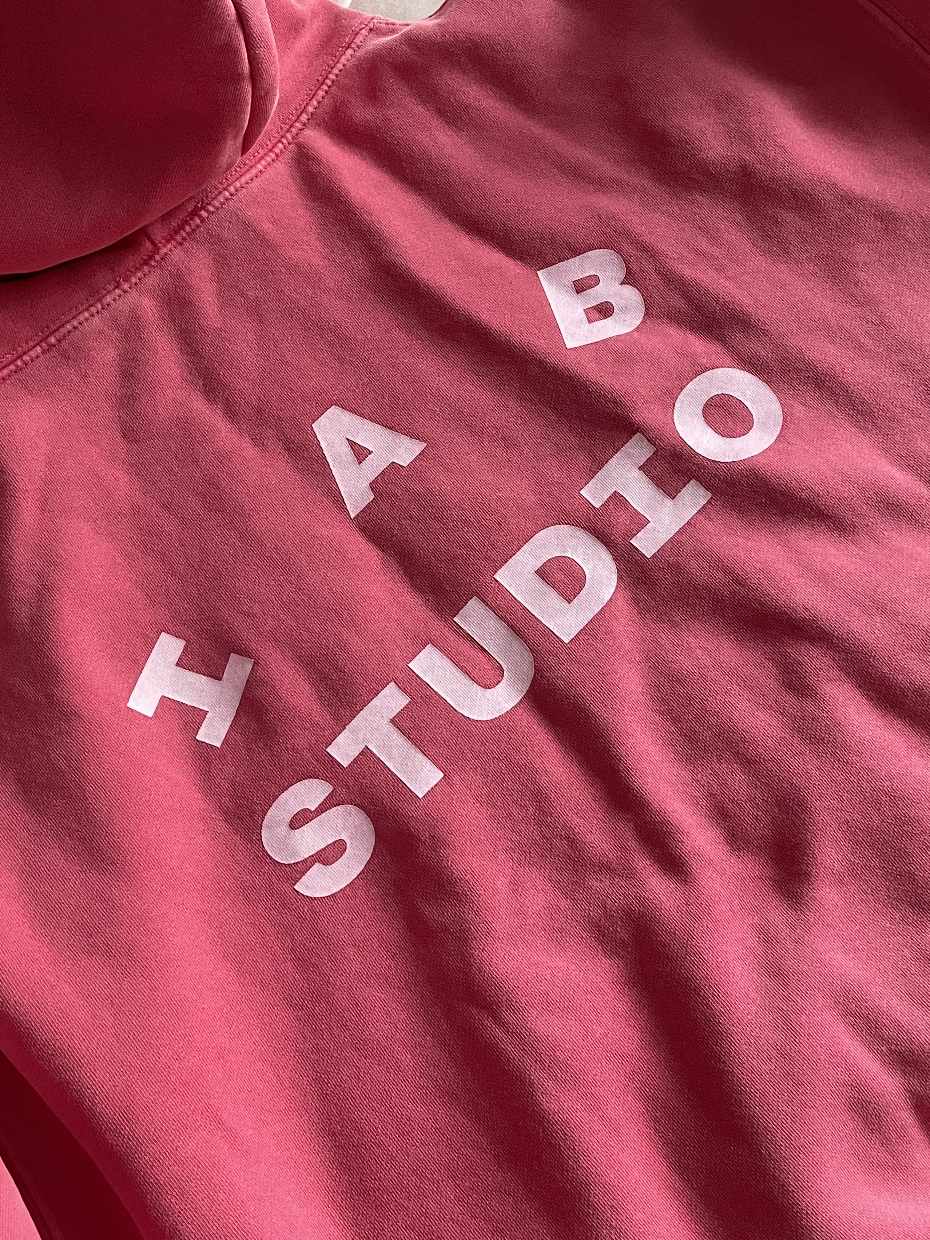 IAB Studio Pigment Hoodie & Sack Coral 착용 스타일 - 1