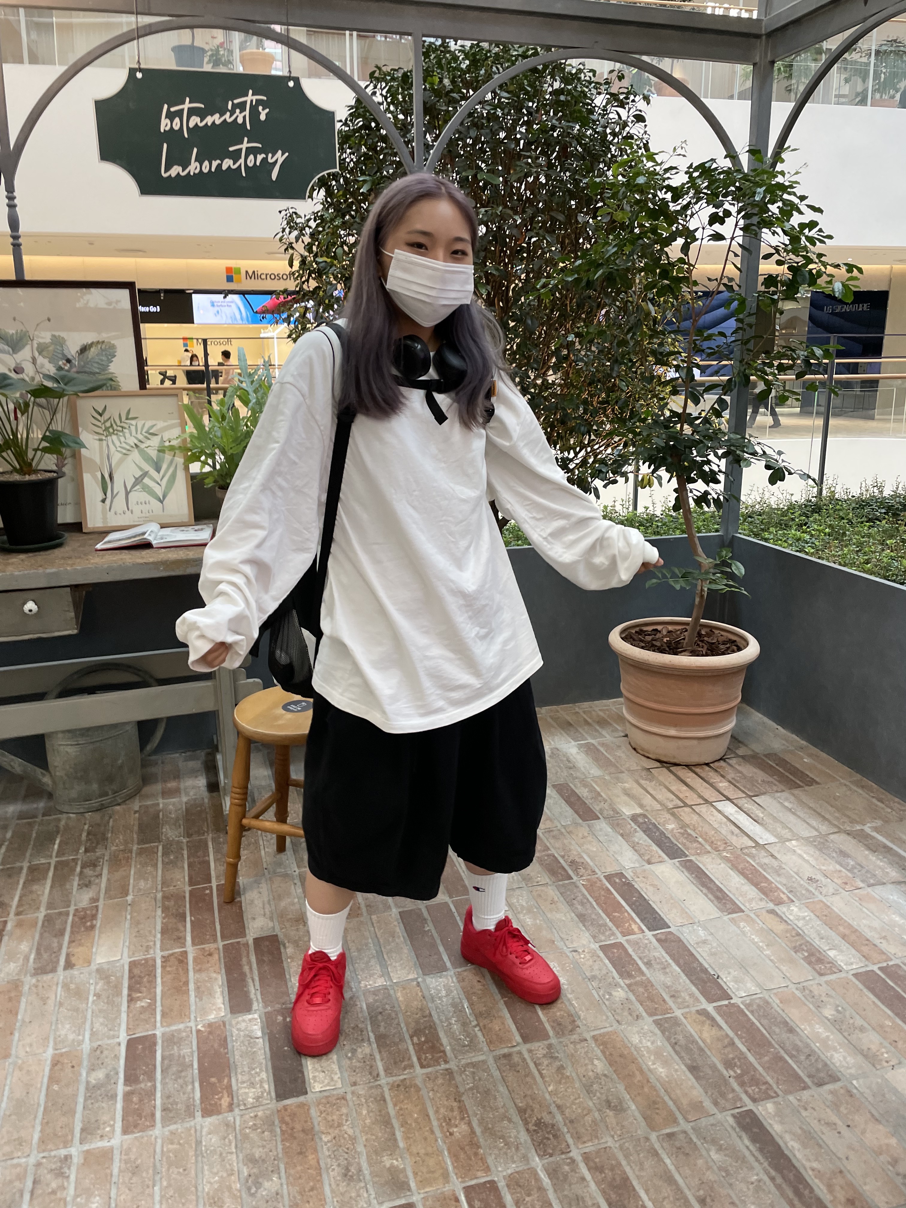 Nike Air Force 1 '07 LV8 Low 1 Triple Red 착용 스타일