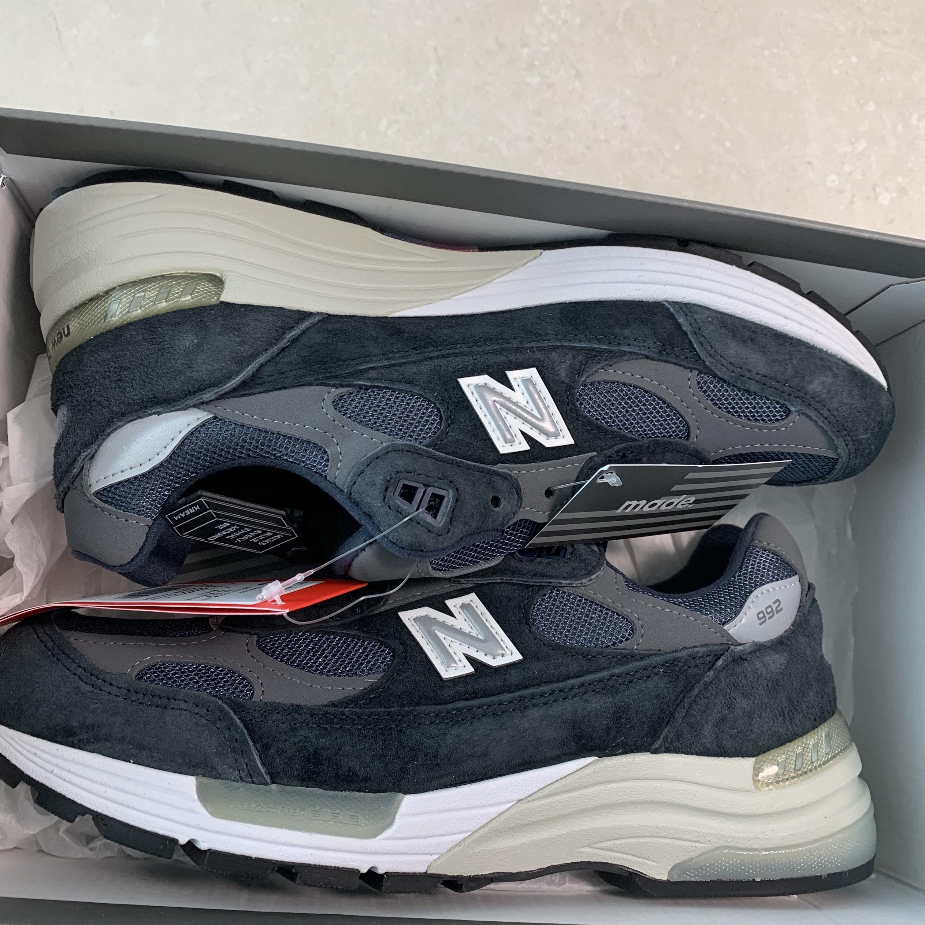 New Balance 992 Made in USA Navy 착용 스타일 - 2