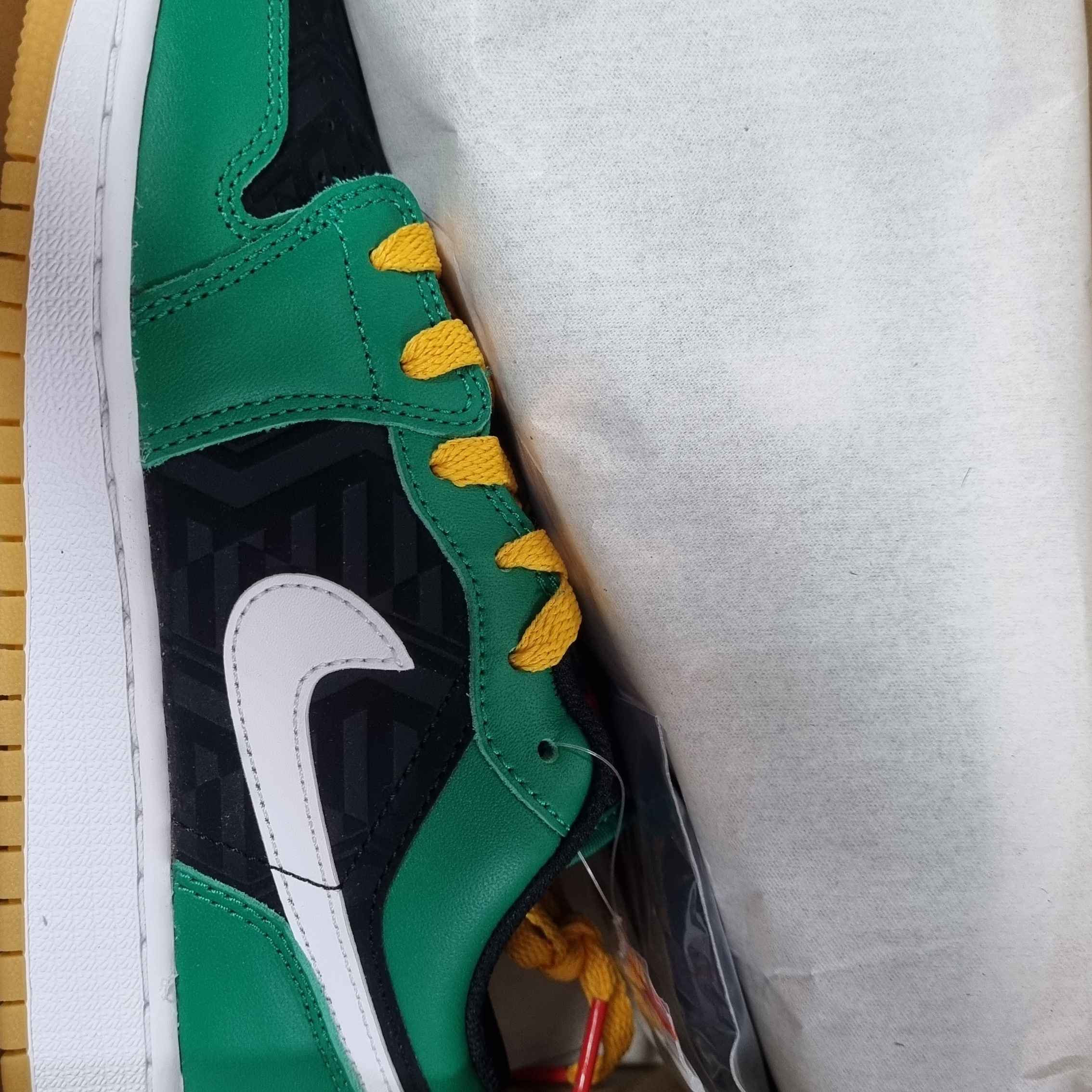 (GS) Jordan 1 Low SE Malachite Black 착용 스타일 - 4