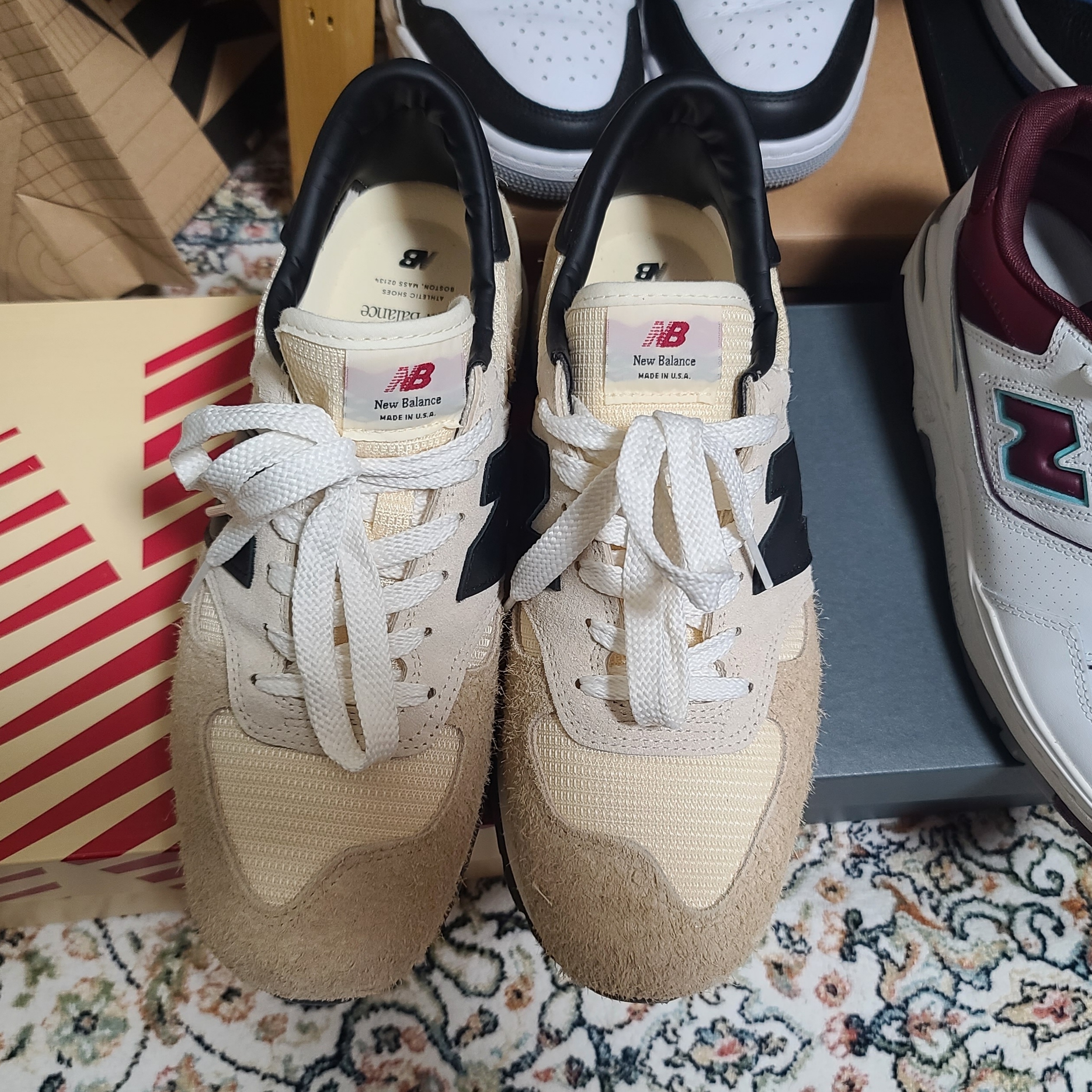 New Balance 574 Heritage Gray, New Balance 990v1 Made in USA Incense Macadamia Nut 착용 스타일 - 2
