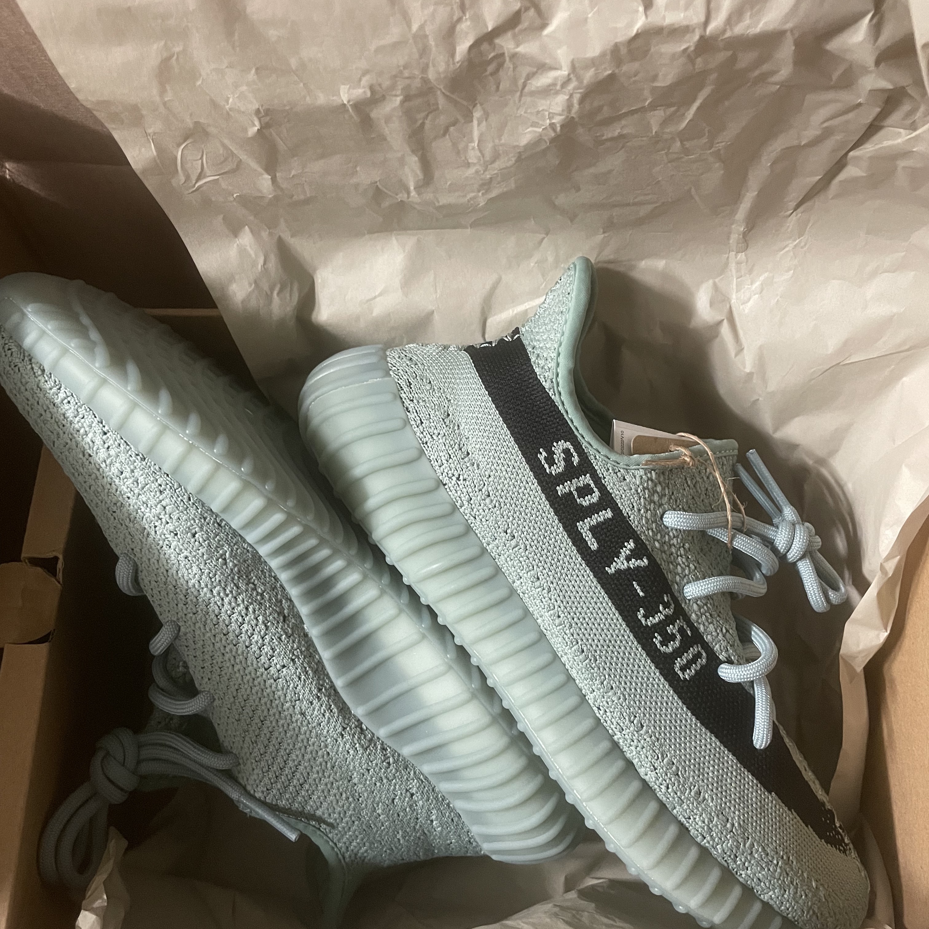 Adidas Yeezy Boost 350 V2 Salt Core Black 착용 스타일 - 3