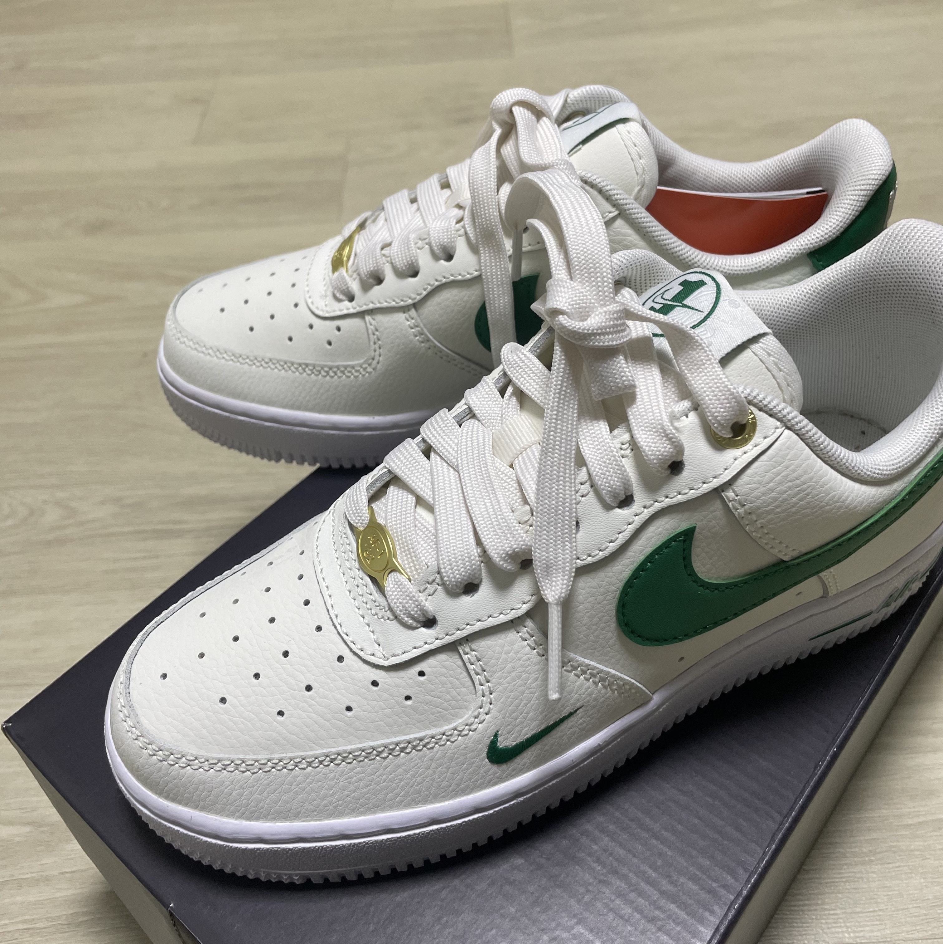 (W) Nike Air Force 1 '07 SE 40th Anniversary Join Forces Sail Malachite 착용 스타일 - 1