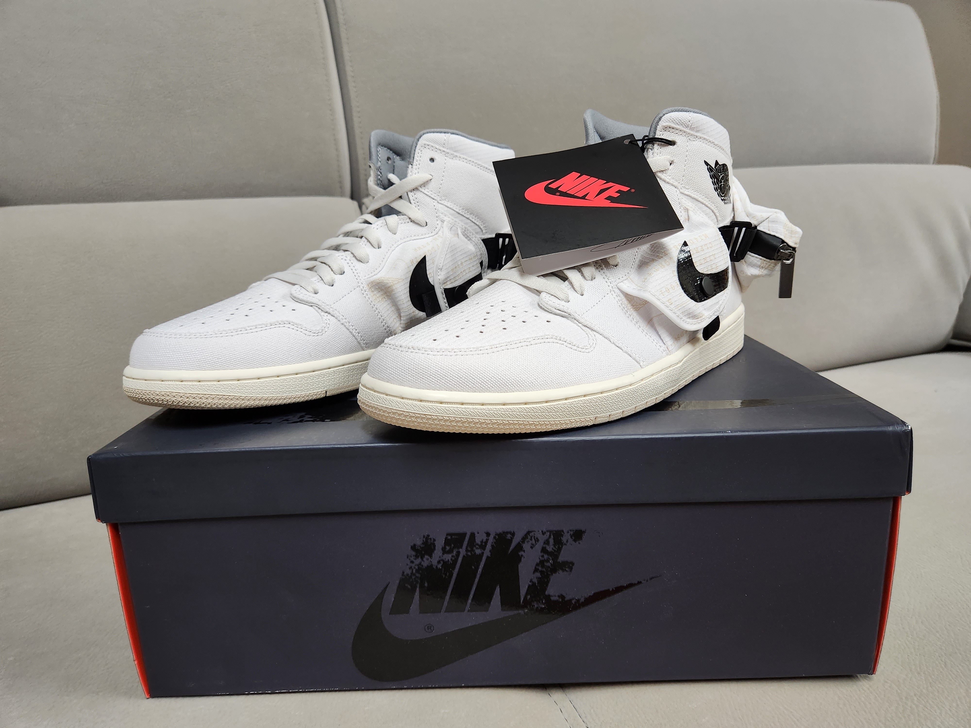 Jordan 1 High Utility White Black 착용 스타일 - 1