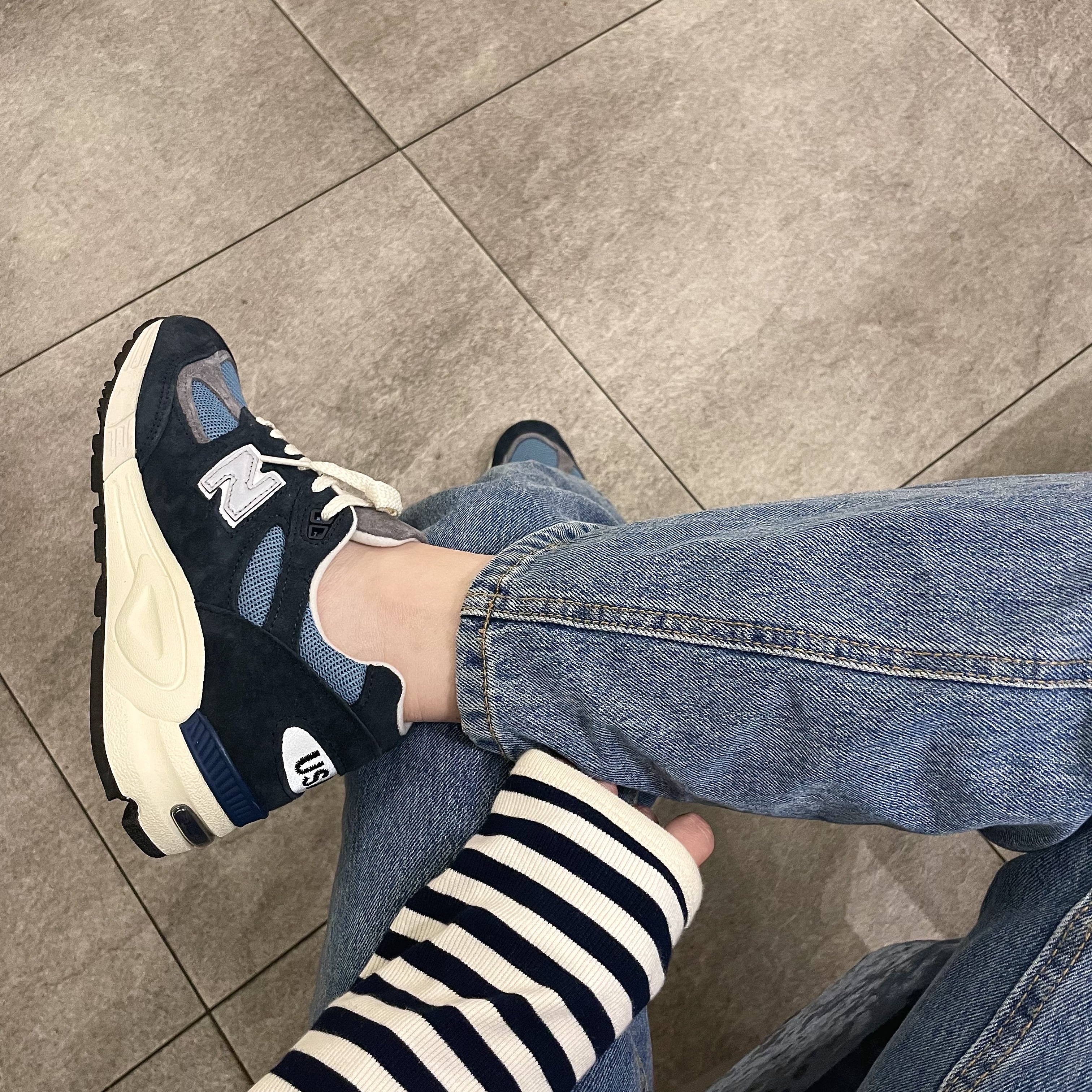 New Balance 990v2 Made in USA Navy Castlerock 착용 스타일 - 5