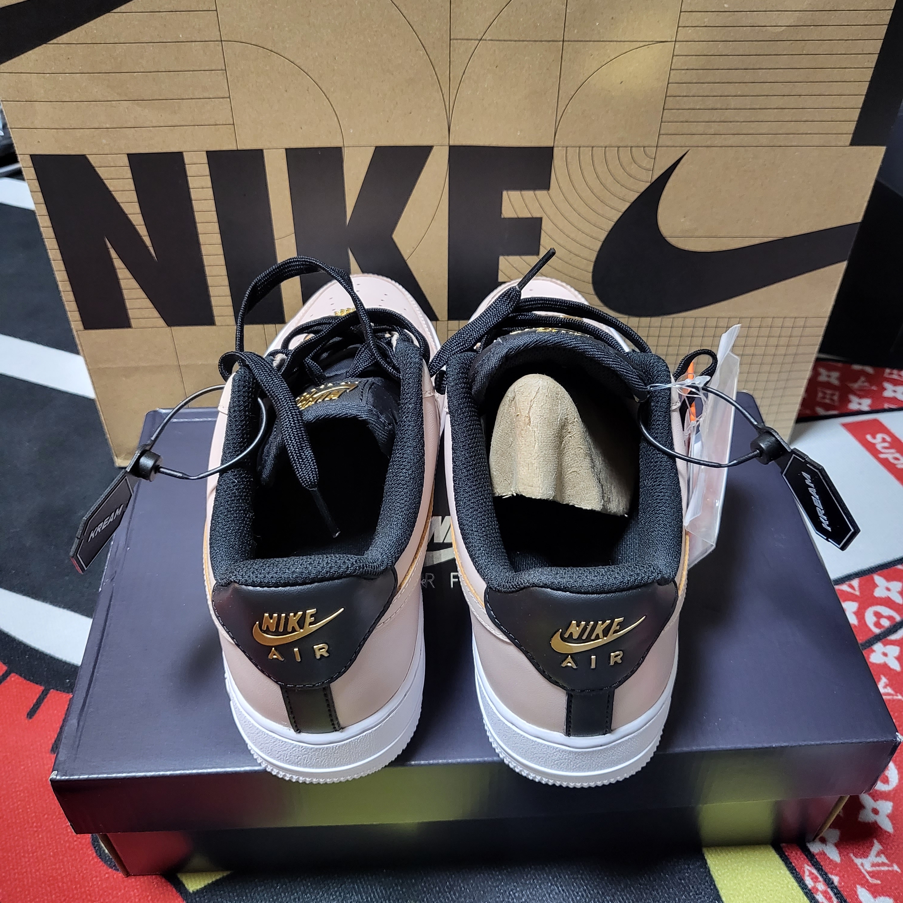 Nike Air Force 1 '07 PRM Touch Of Gold 착용 스타일 - 3