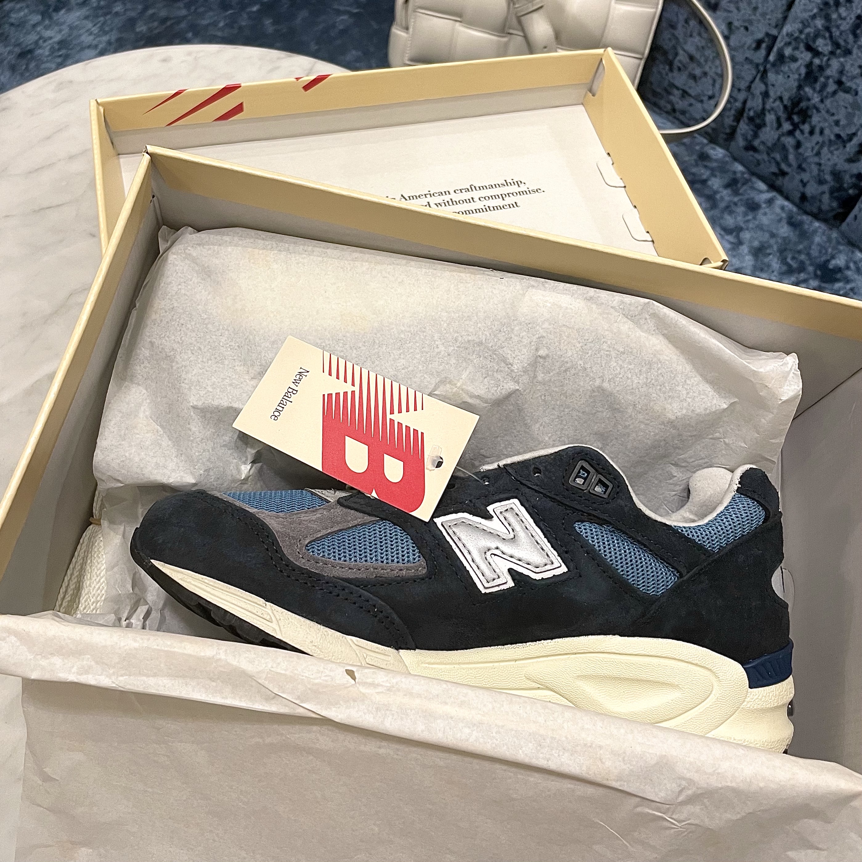 New Balance 990v2 Made in USA Navy Castlerock 착용 스타일 - 1