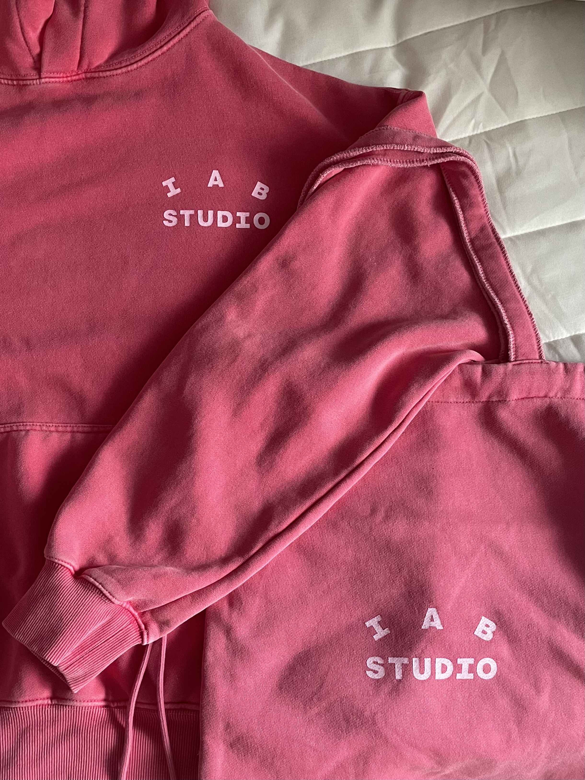 IAB Studio Pigment Hoodie & Sack Coral 착용 스타일 - 2