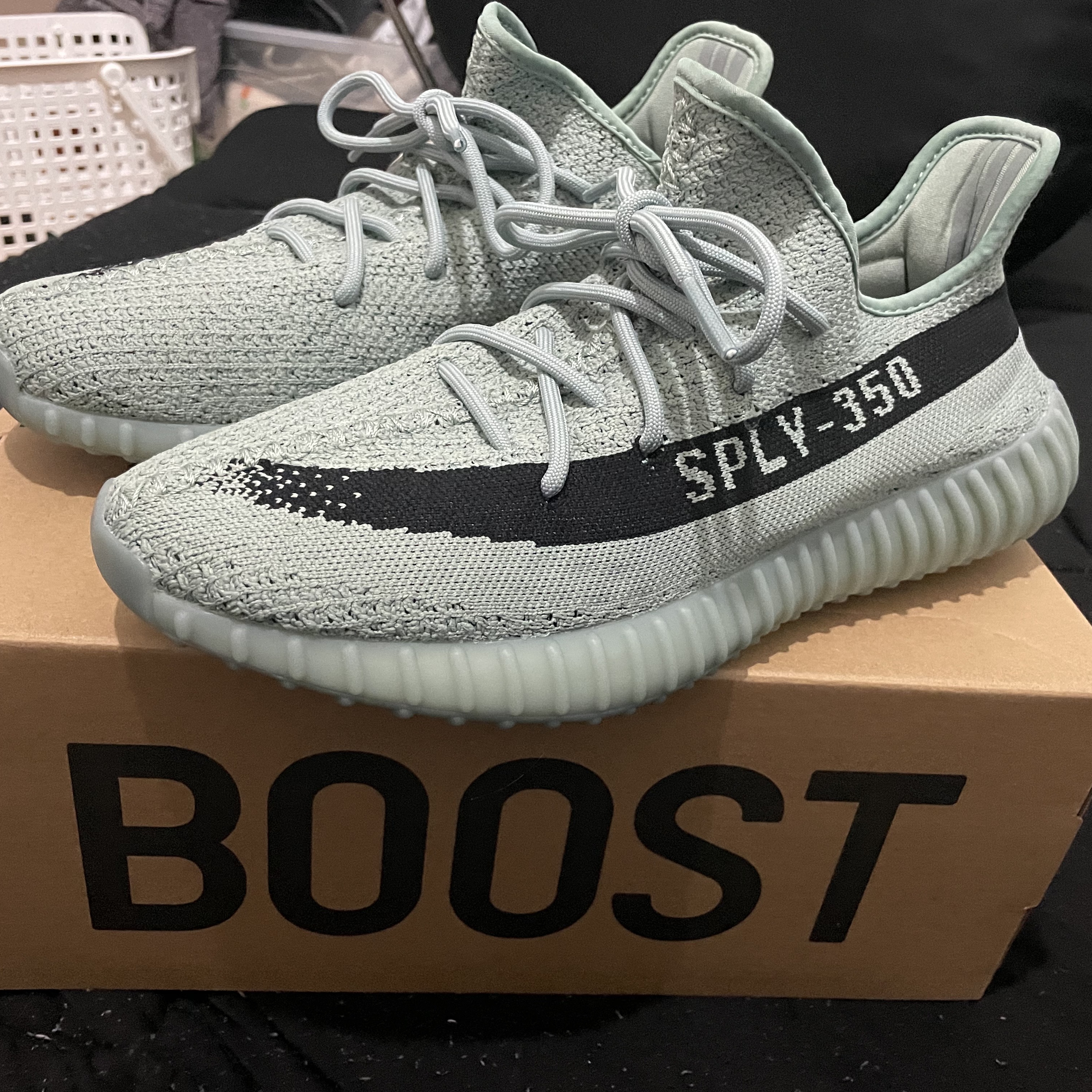 Adidas Yeezy Boost 350 V2 Salt Core Black 착용 스타일