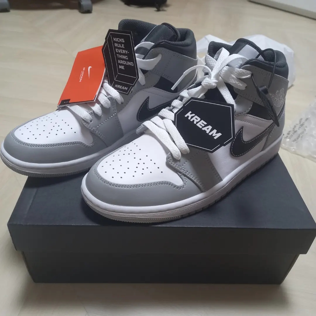 Jordan 1 Mid Light Smoke Grey Anthracite 착용 스타일 - 5