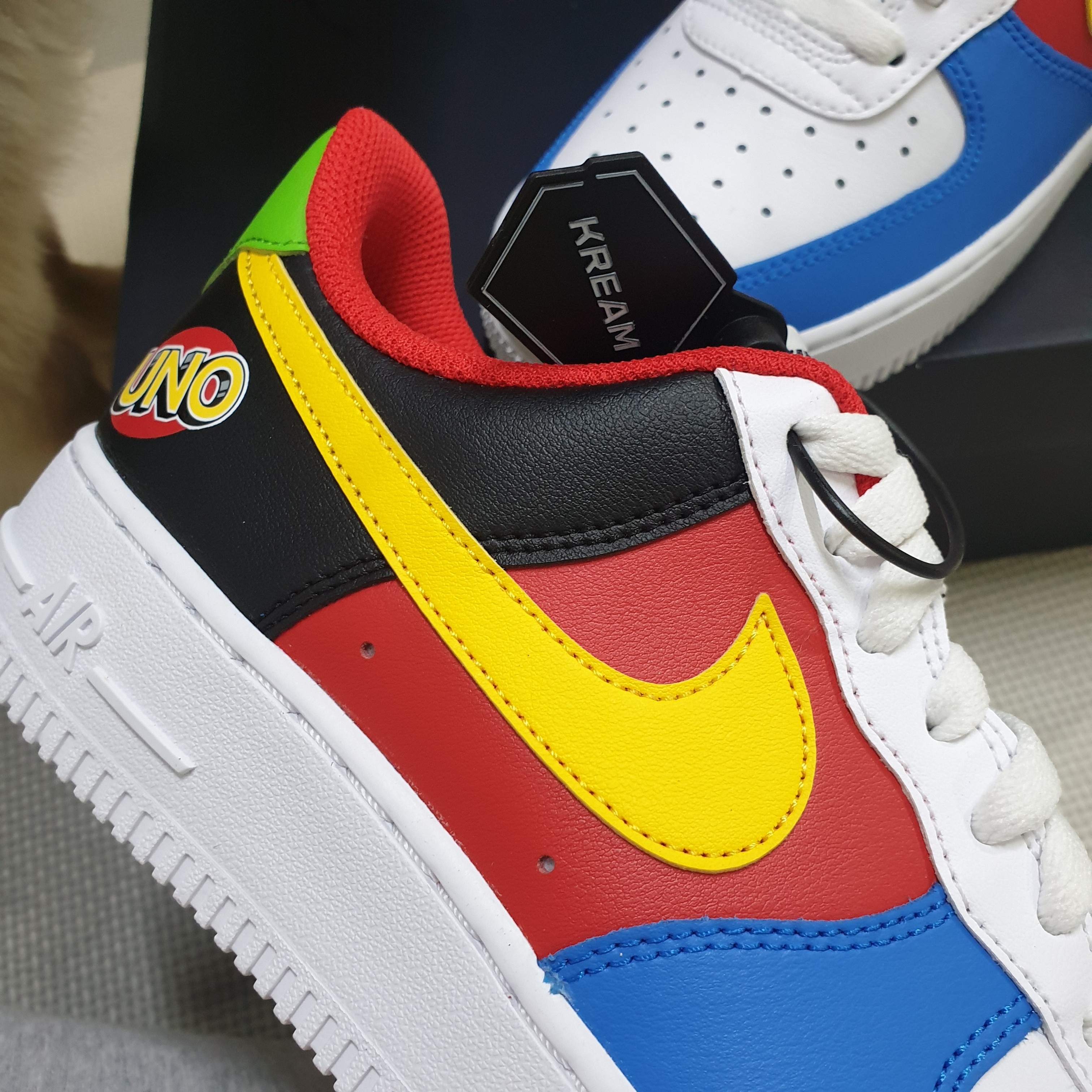 Nike x UNO Air Force 1 '07 QS White Yellow Zest 착용 스타일 - 1