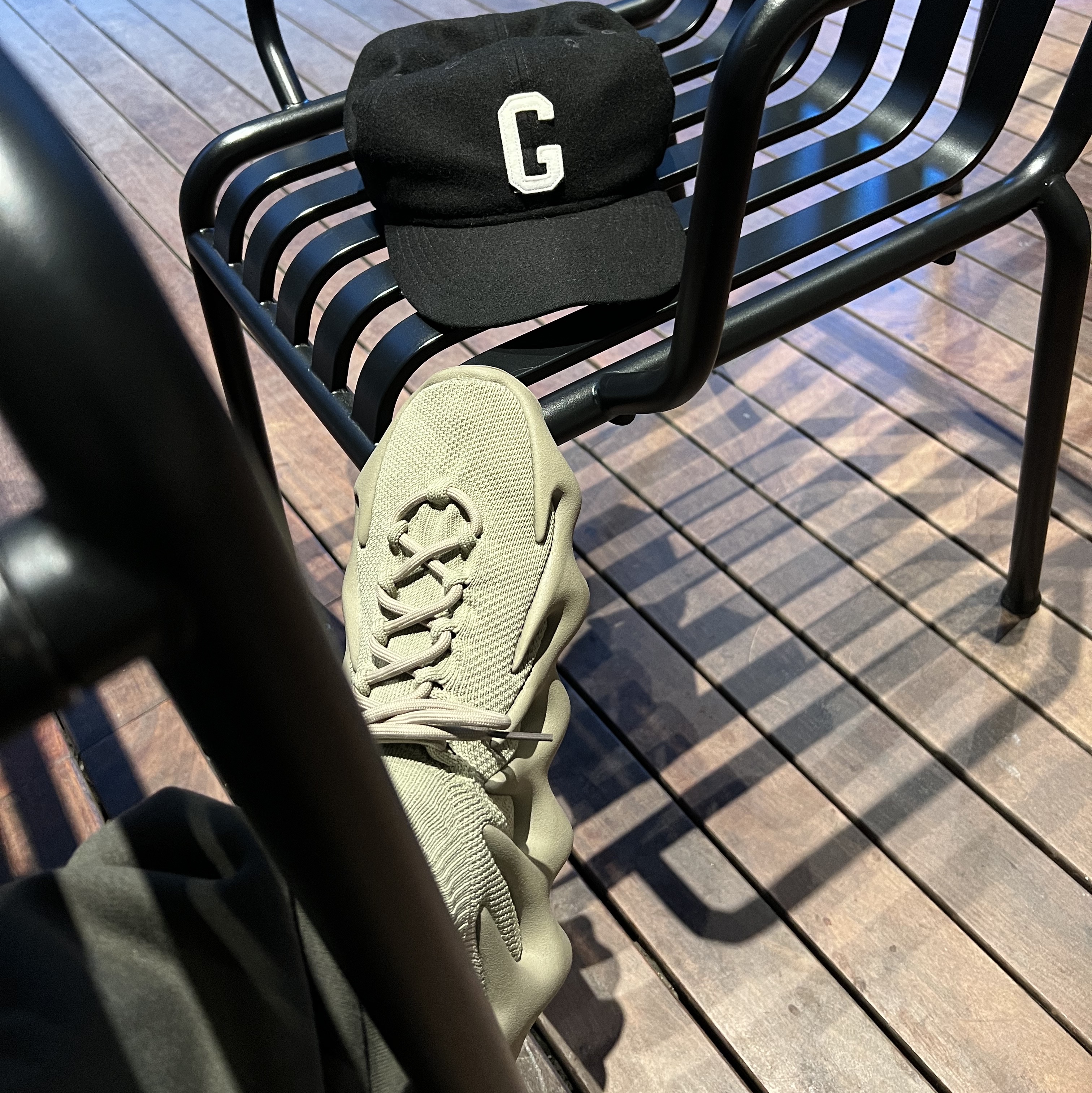 Adidas Yeezy 450 Stone Flax 착용 스타일 - 2