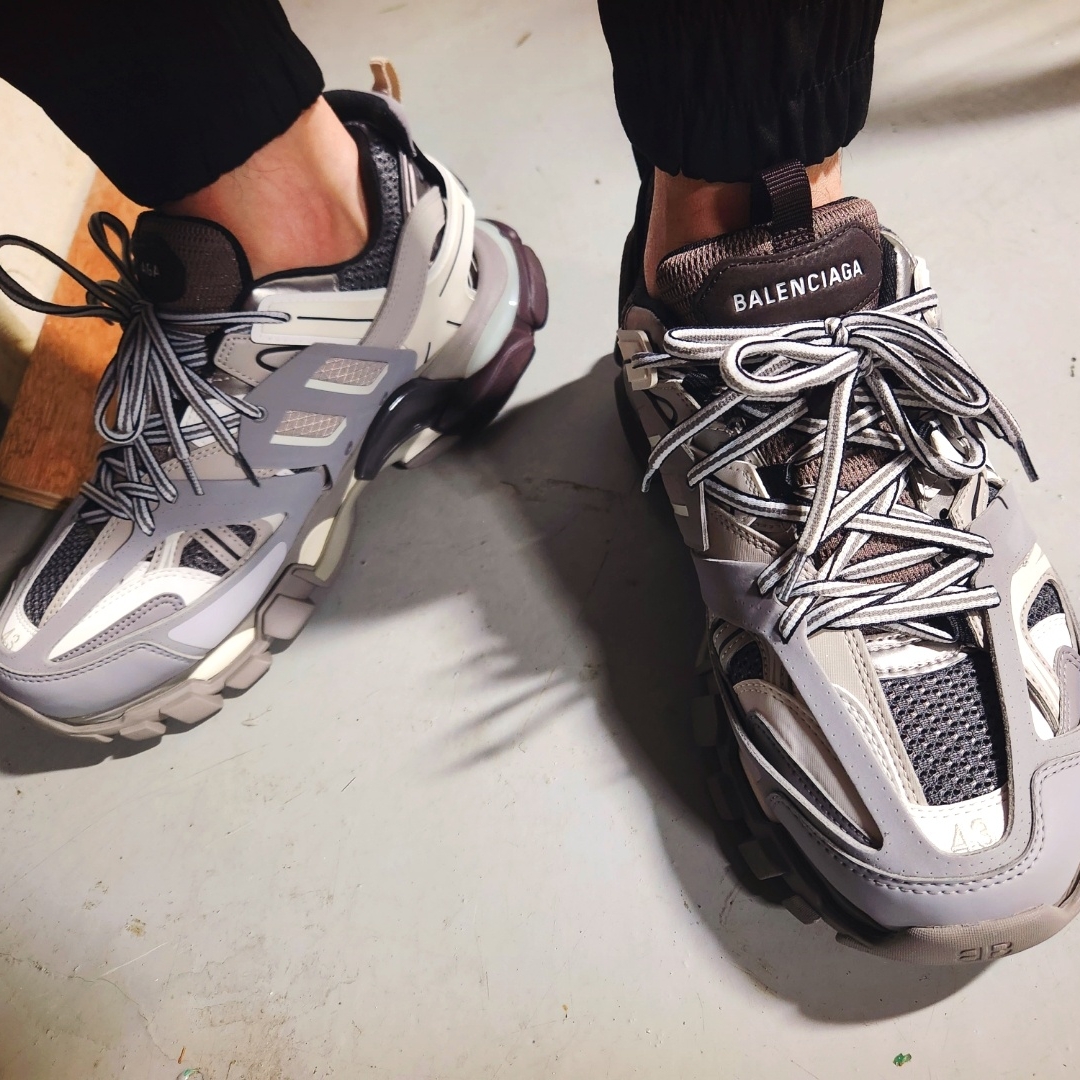 Balenciaga Track Sneakers Grey White 2019 착용 스타일 - 2