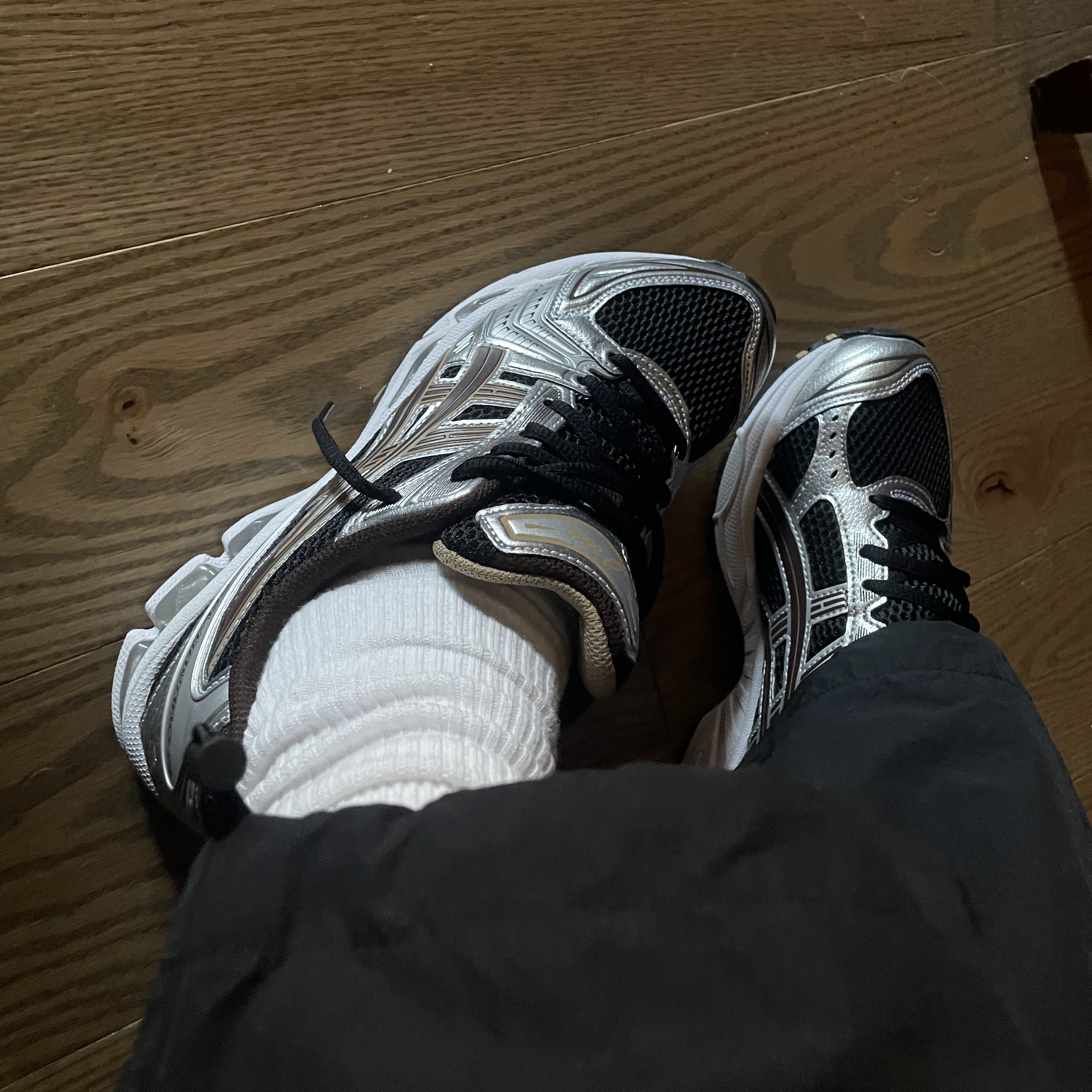 Asics Gel-Kayano 14 Black Coffee 착용 스타일 - 5