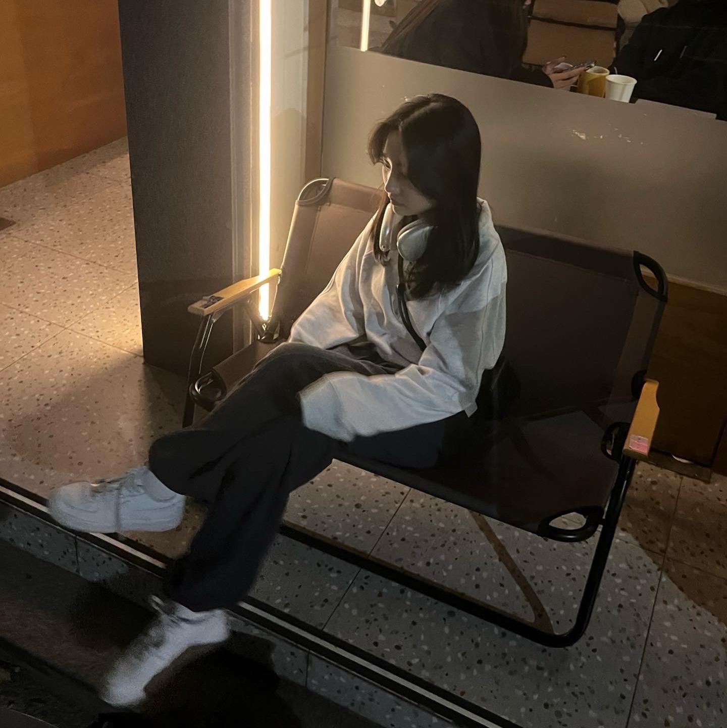 Apple AirPods Max Lightning Silver (Korean Ver.), (W) Nike Air Force 1 '07 Low White 착용 스타일