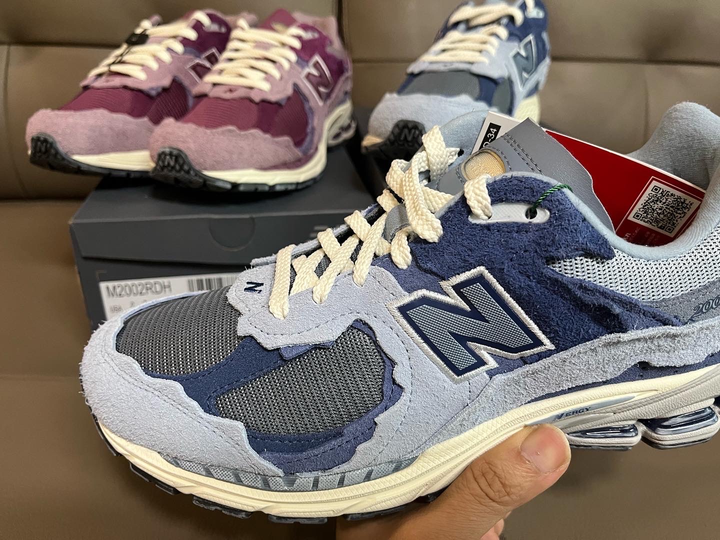 New Balance 2002R Protection Pack Purple, New Balance 2002R Protection Pack Pink 착용 스타일 - 1
