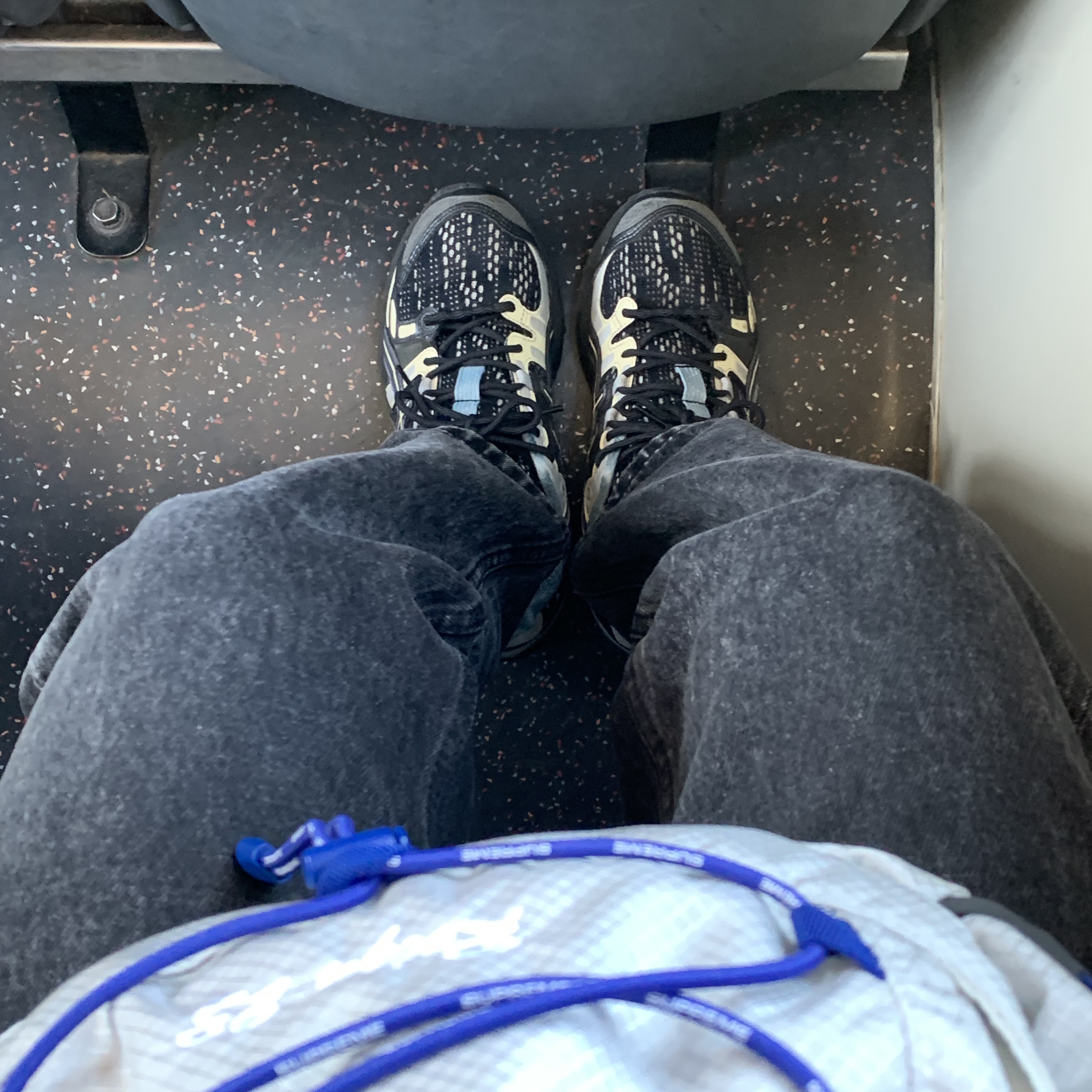 Asics UB5-S Gel-Nimbus 9 Black Gunmetal 착용 스타일 - 2