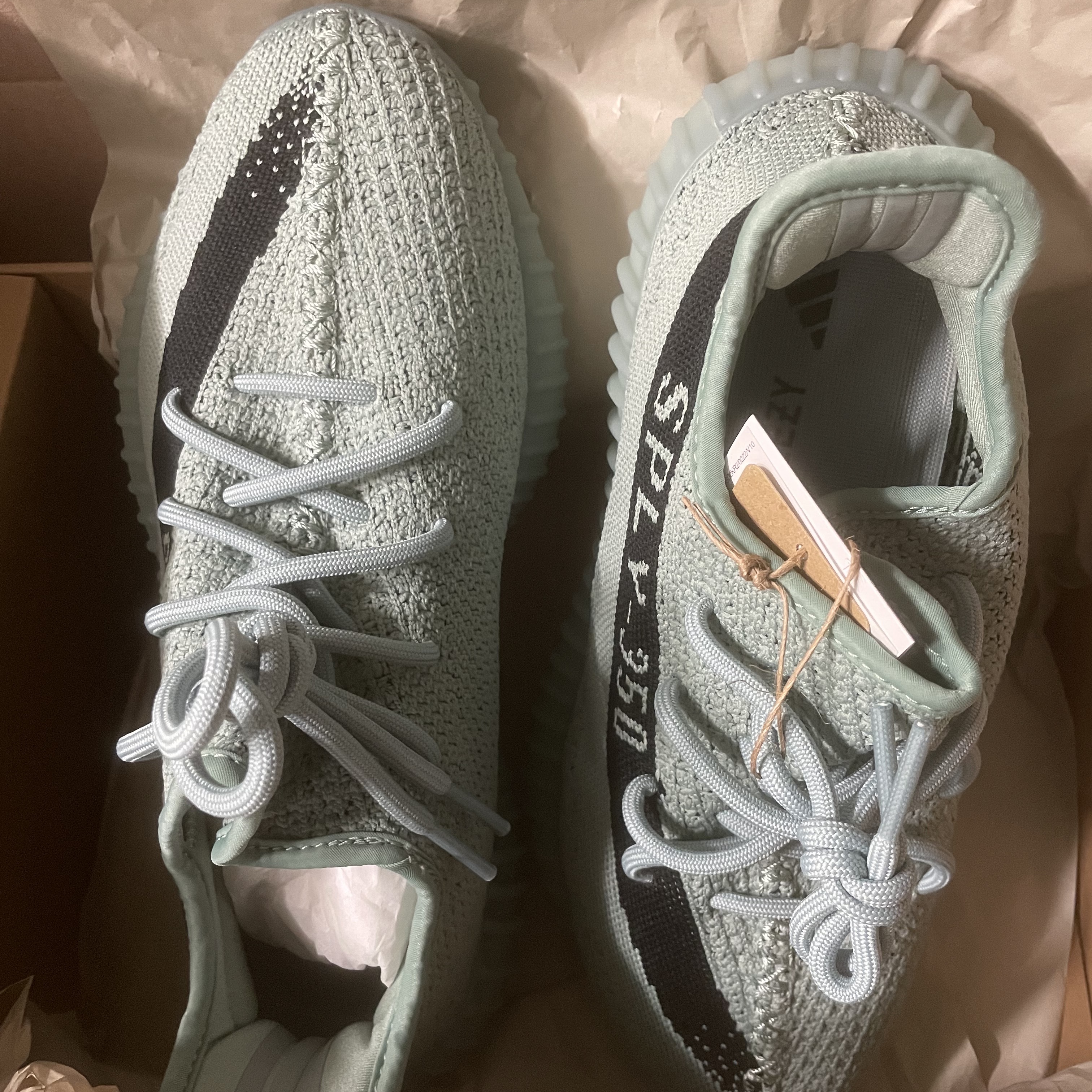 Adidas Yeezy Boost 350 V2 Salt Core Black 착용 스타일 - 2