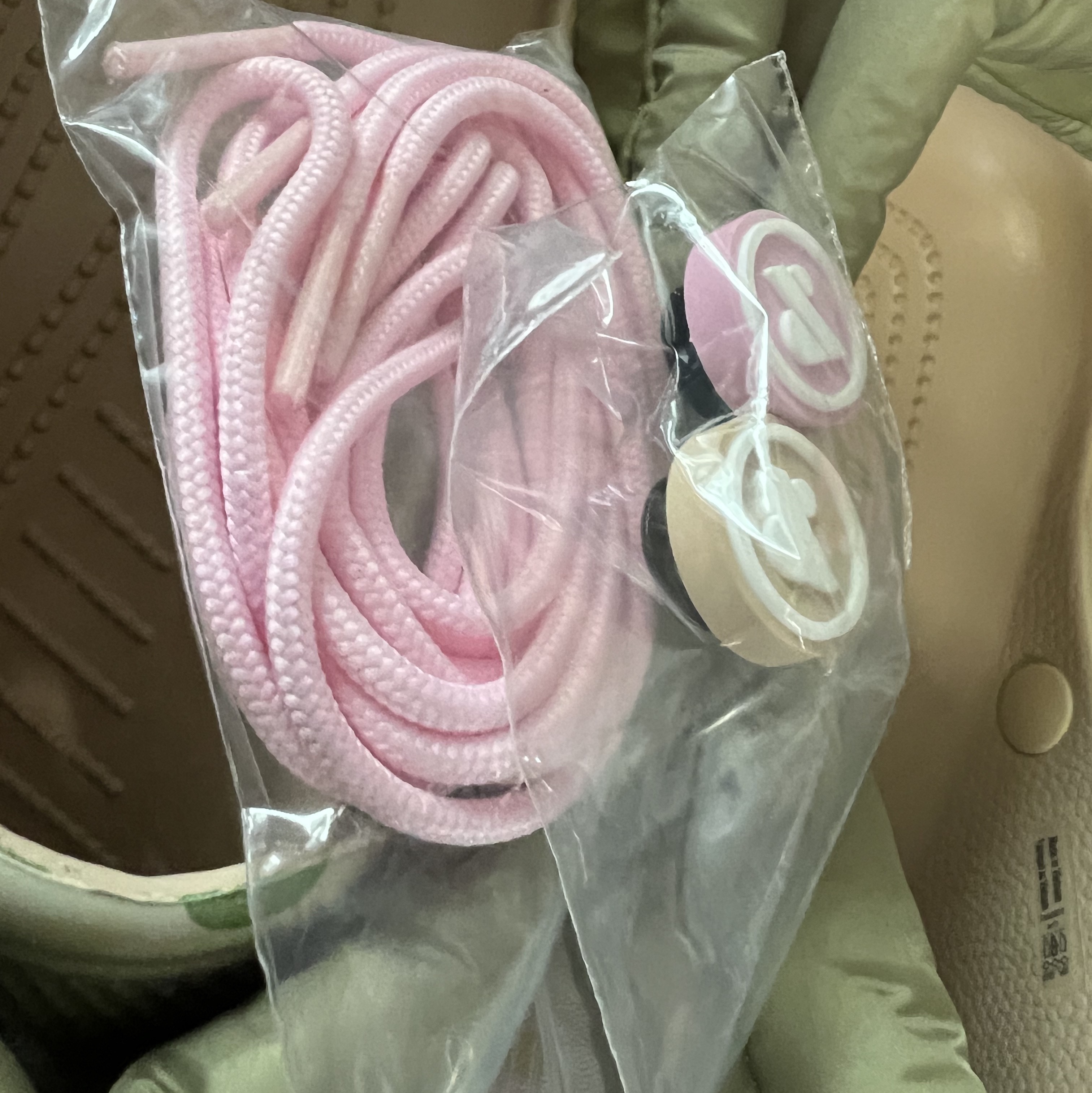 Crocs x Casestudy Classic Clog Multi 착용 스타일 - 2