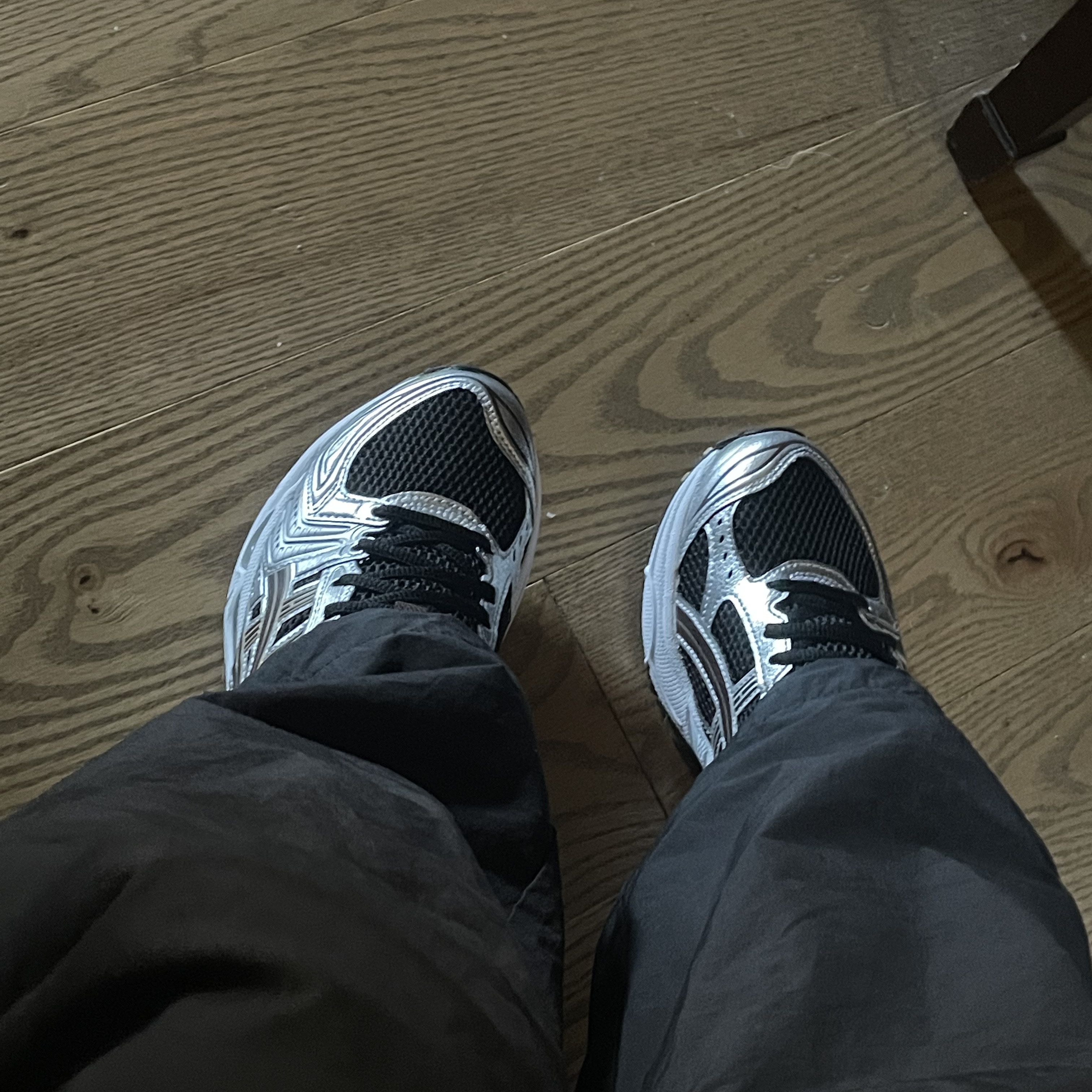 Asics Gel-Kayano 14 Black Coffee 착용 스타일 - 3