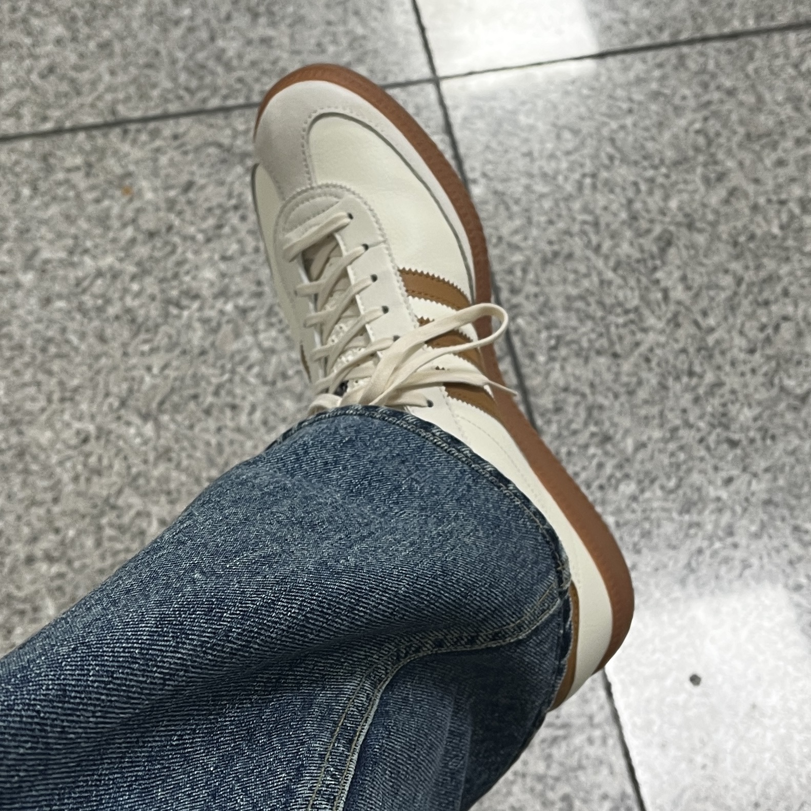 Adidas City Series Triest Cream White 착용 스타일