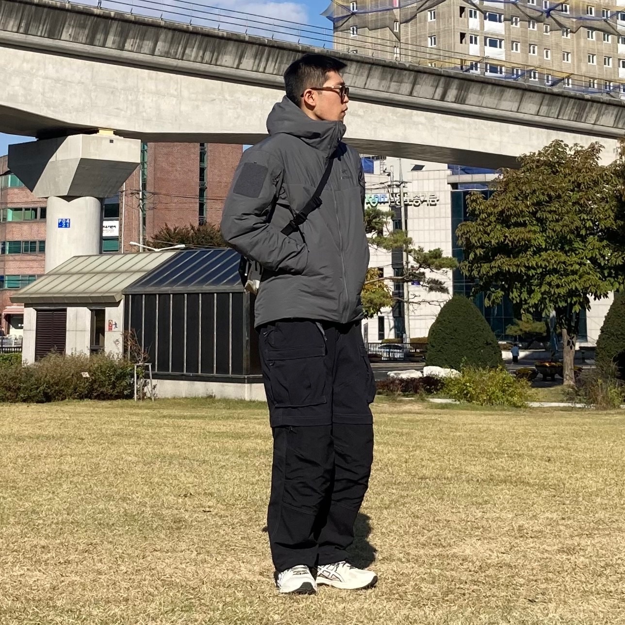 Nike ACG Smith Summit Cargo Pants Black Summit White - Asia, Asics Gel-Kahana 8 Khaki 착용 스타일 - 4
