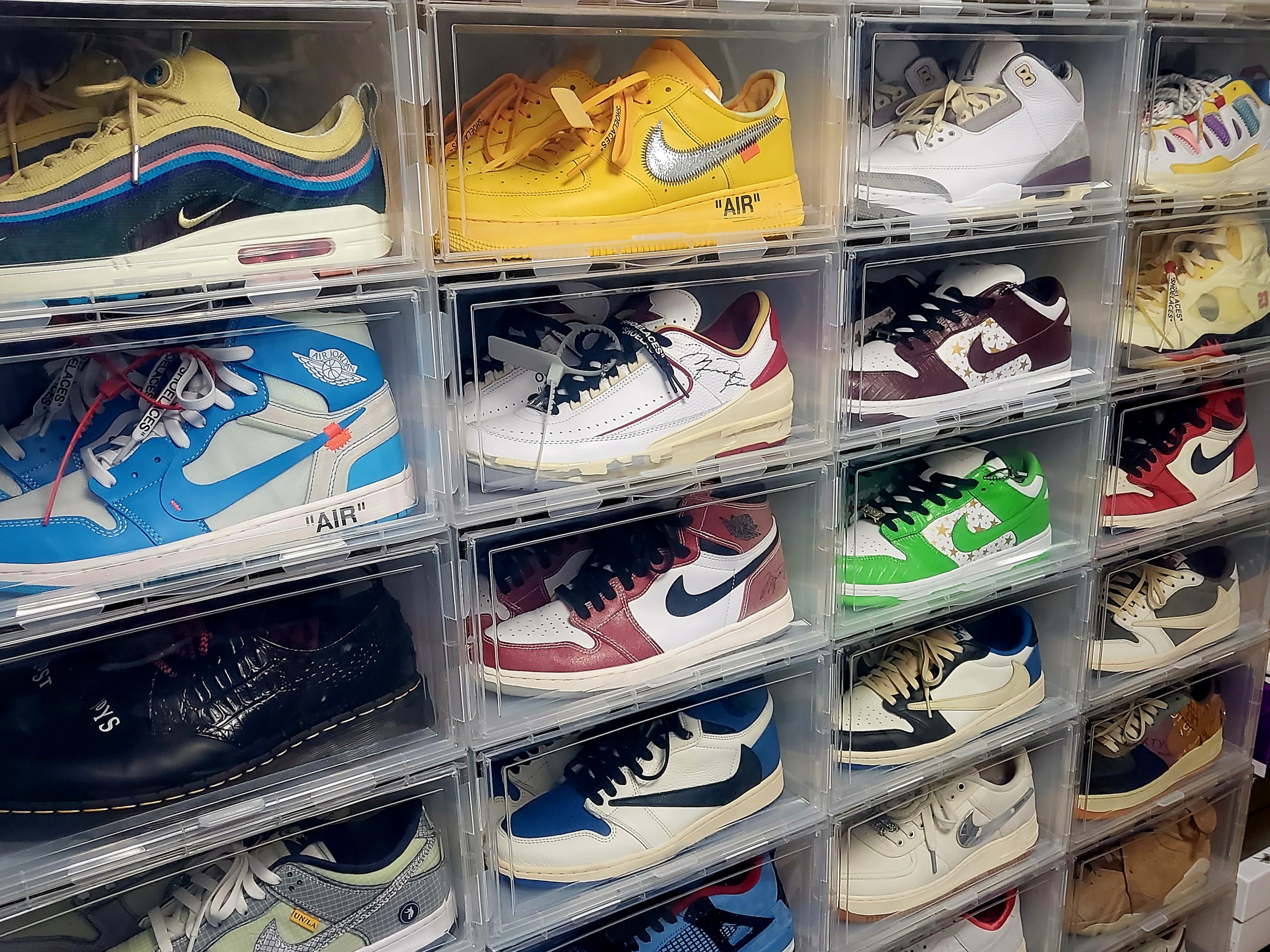 Jordan 1 x Travis Scott x Fragment Retro High OG SP Military Blue, Jordan 1 x Off-White Retro High University Blue μ°©μ© μ€νμΌ