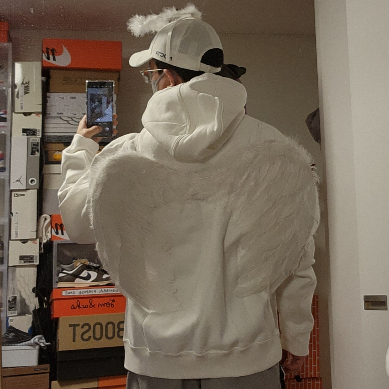 Nike x Drake Nocta Cardinal Stock Essential Cap White, Nike x Jacquemus NRG Fleece Hoodie Sail - US/EU 착용 스타일 - 3