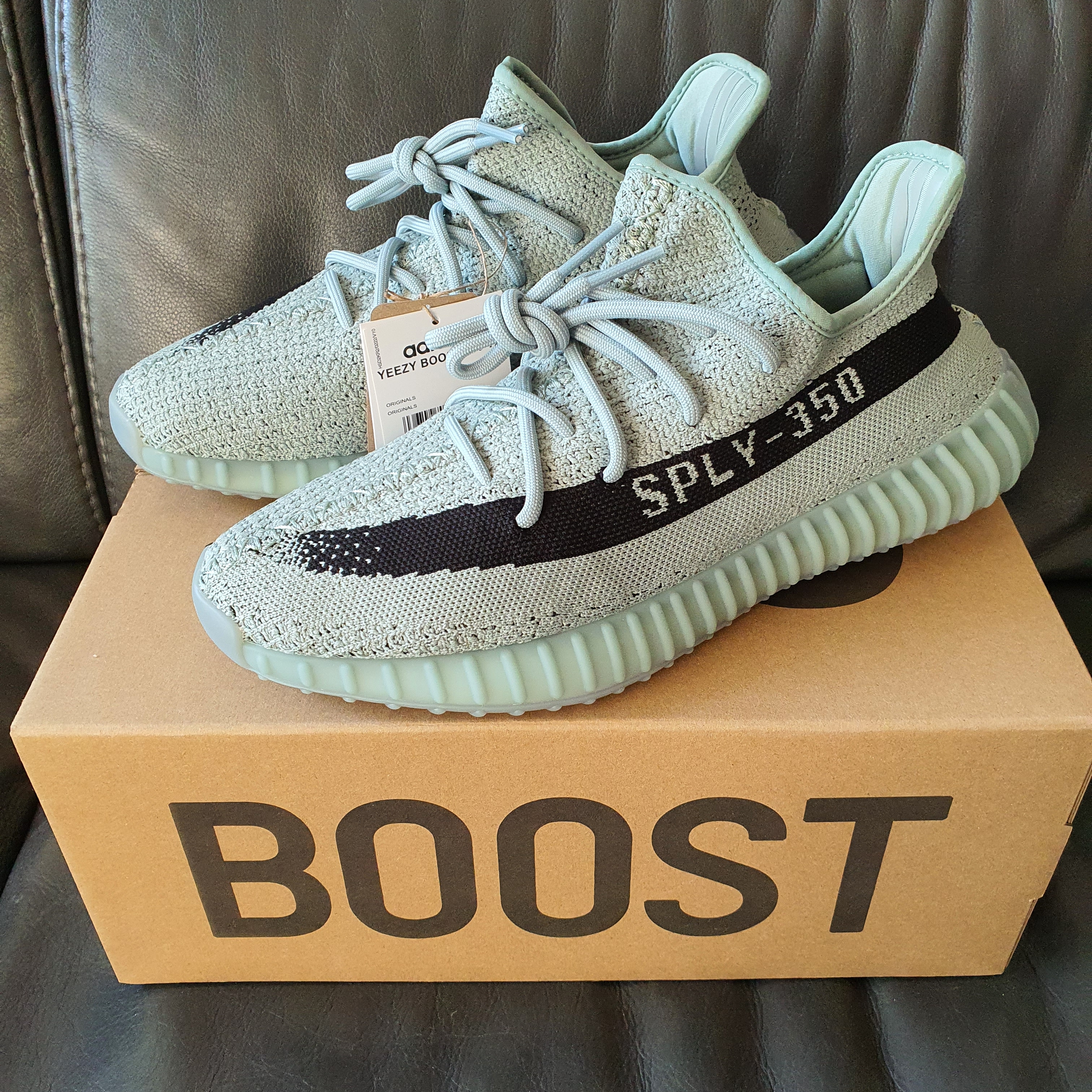 Adidas Yeezy Boost 350 V2 Salt Core Black 착용 스타일