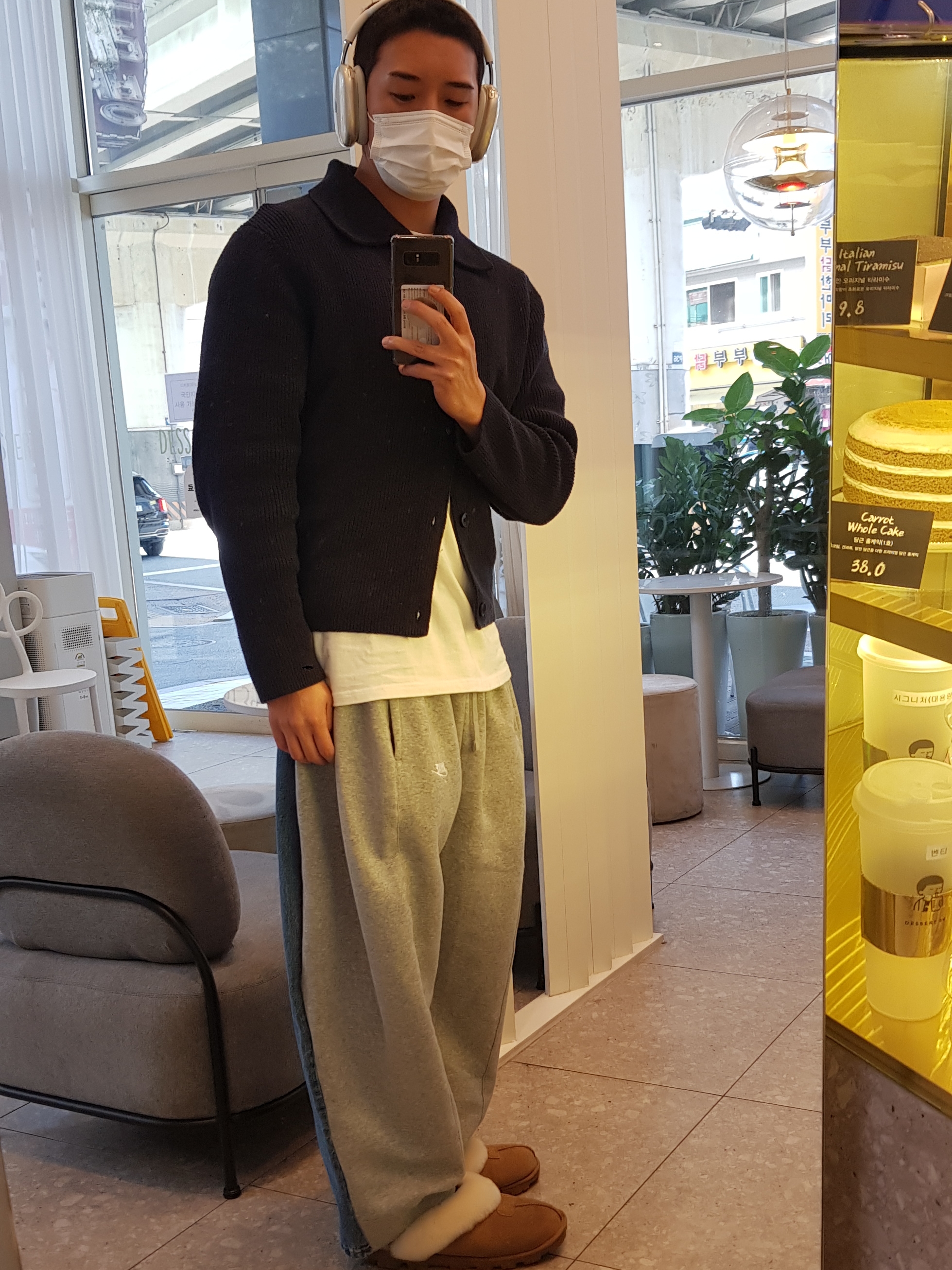 Nike x Stussy NRG FL SS 8 Ball T-Shirt White (DO9323-100), Apple AirPods Max Lightning Silver (Korean Ver.) 착용 스타일 - 1