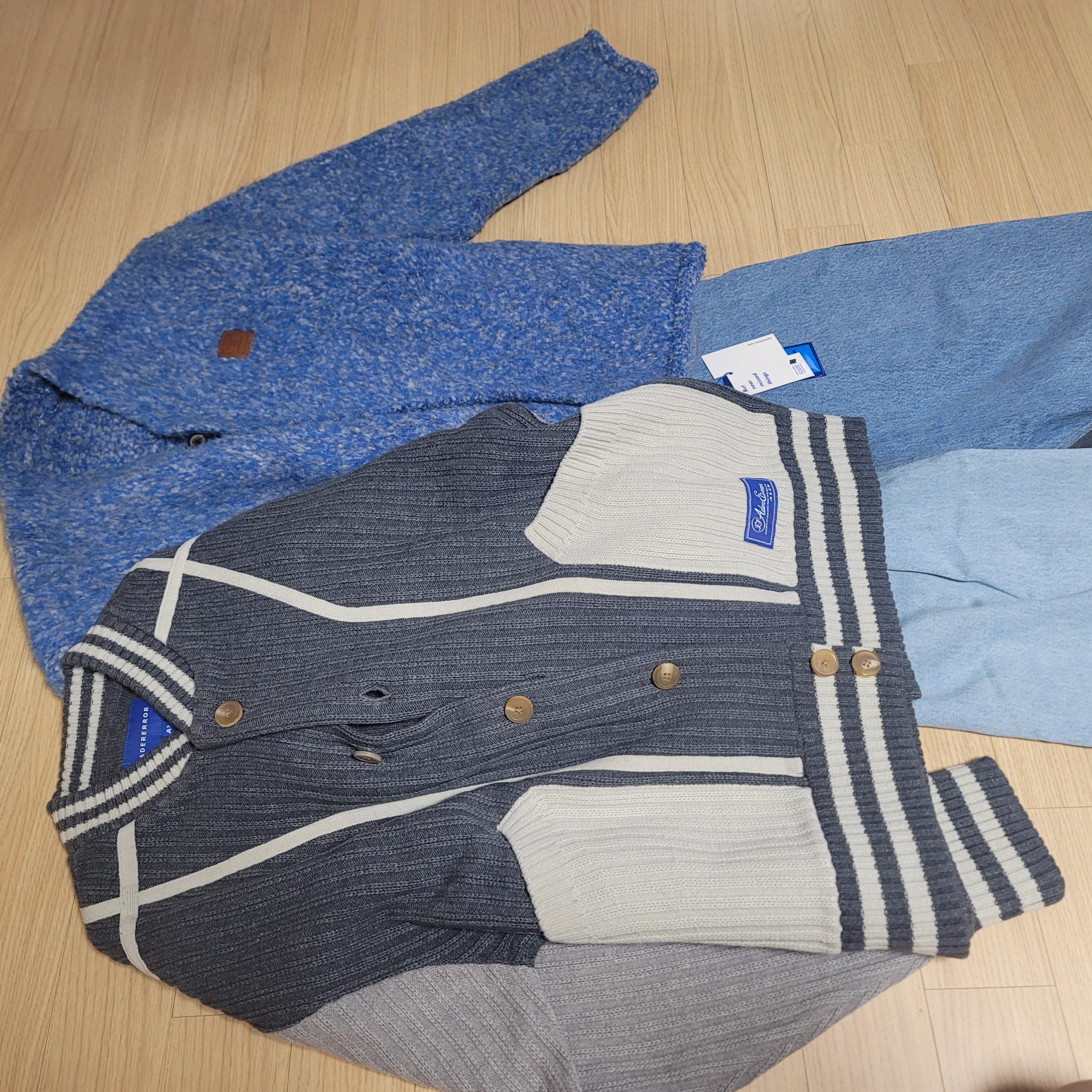 Ader Error Tomb Cardigan Grey 착용 스타일