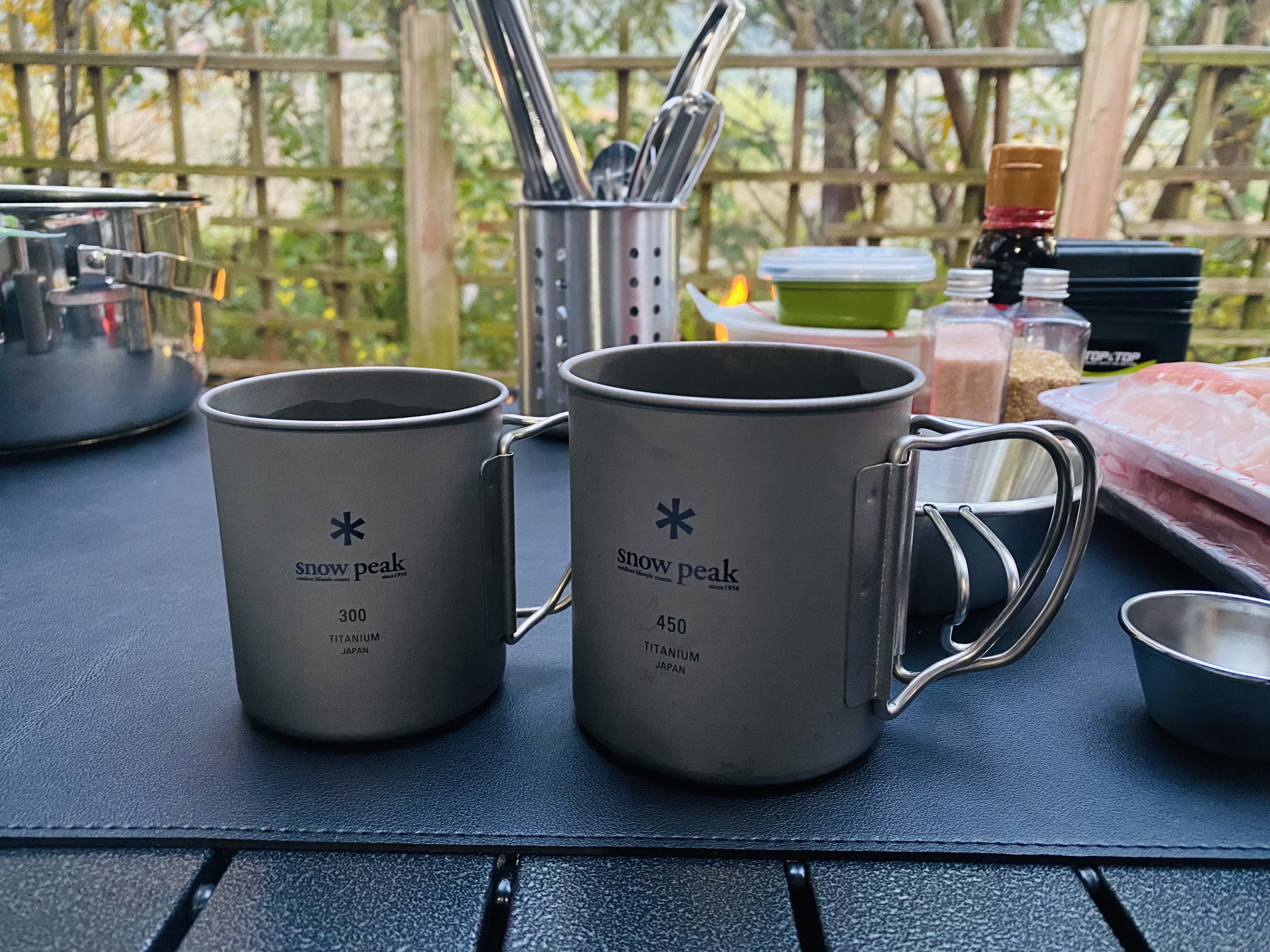 Helinox Tactical Sunset Chair Black, Snow Peak Titanium Single Mug 300 착용 스타일 - 2