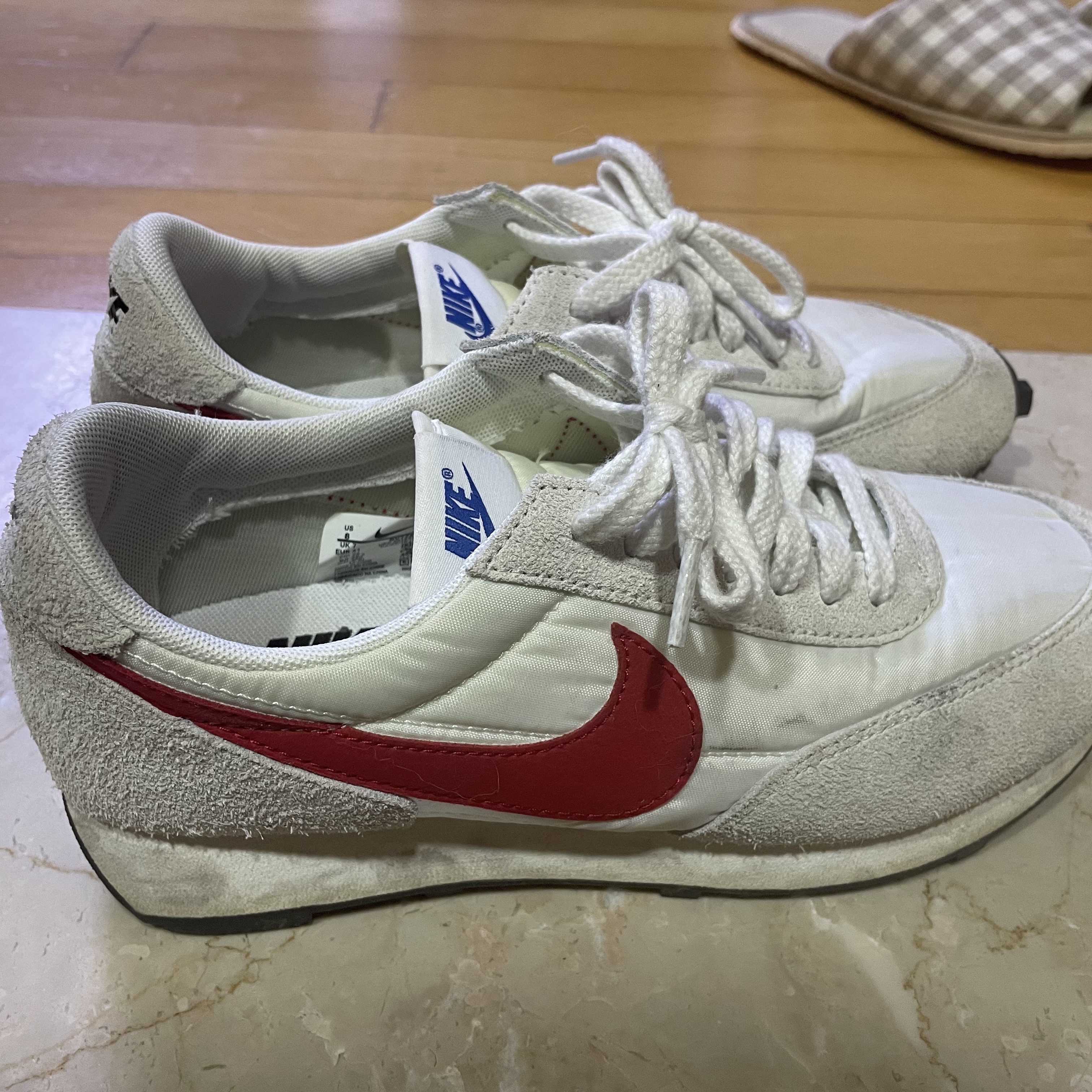 Nike Daybreak SP White University Red 착용 스타일