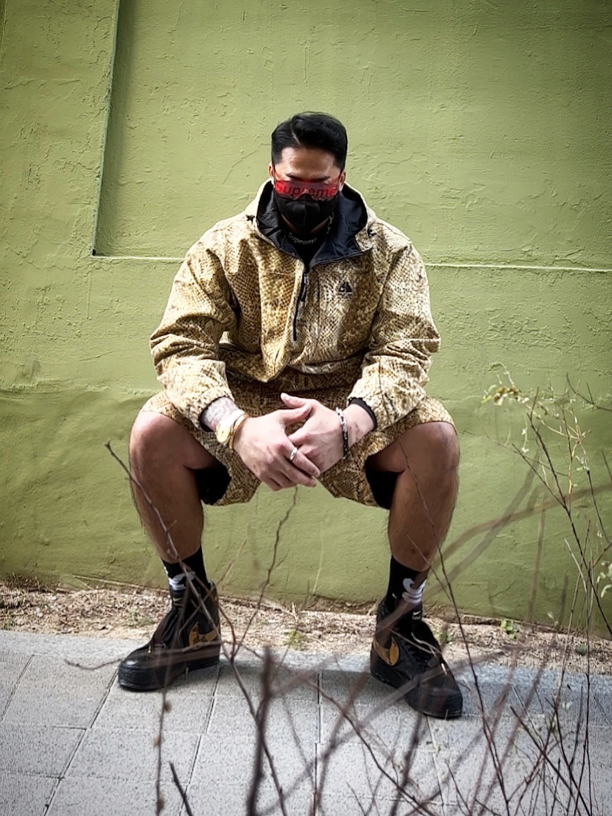 Supreme x Nike ACG Denim Pullover Gold Snakeskin - 22FW, Supreme x Nike ACG Jersey Black - 22FW 착용 스타일 - 1