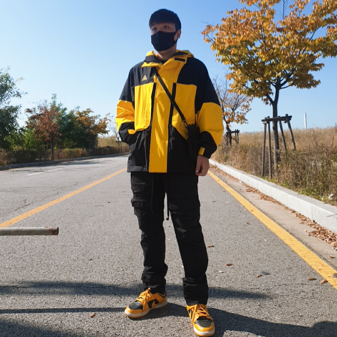 Nike ACG Gore-Tex Jacket Amarillo Black - US/EU, Supreme Shoulder Bag Black - 19FW 착용 스타일 - 2