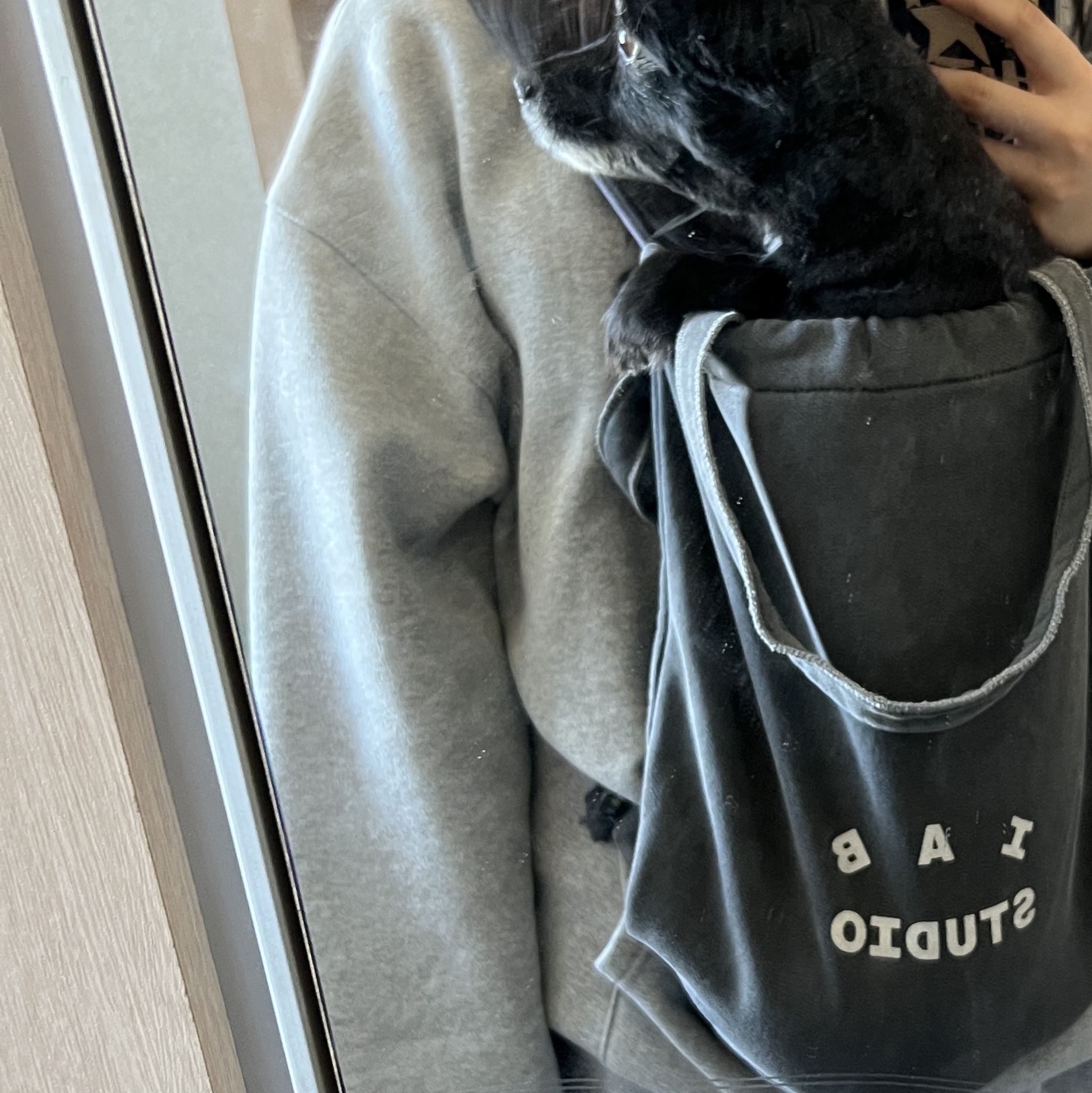 IAB Studio Pigment Sack Black, Stussy World Tour Zip Hoodie Black 2022 착용 스타일 - 2