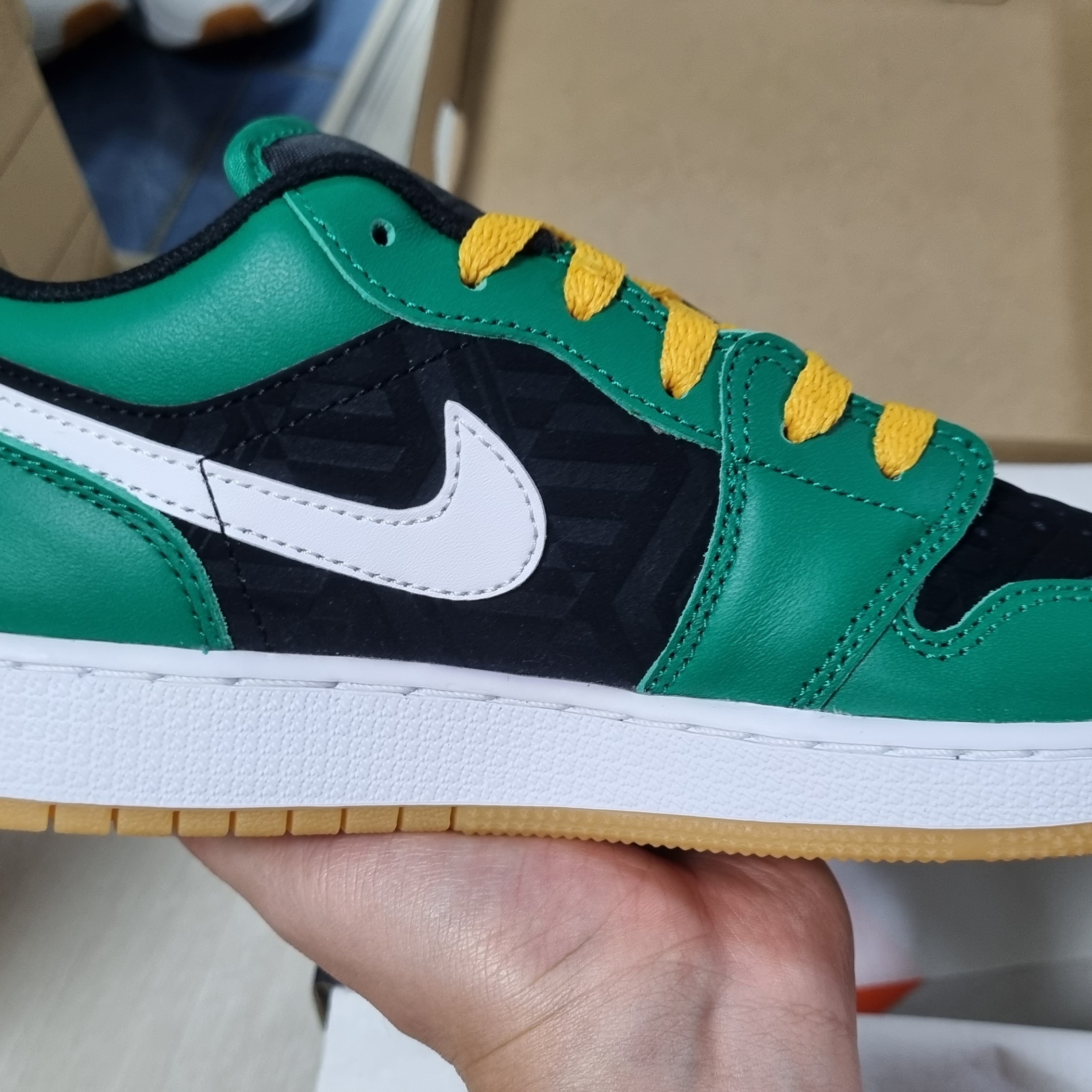 (GS) Jordan 1 Low SE Malachite Black 착용 스타일 - 3
