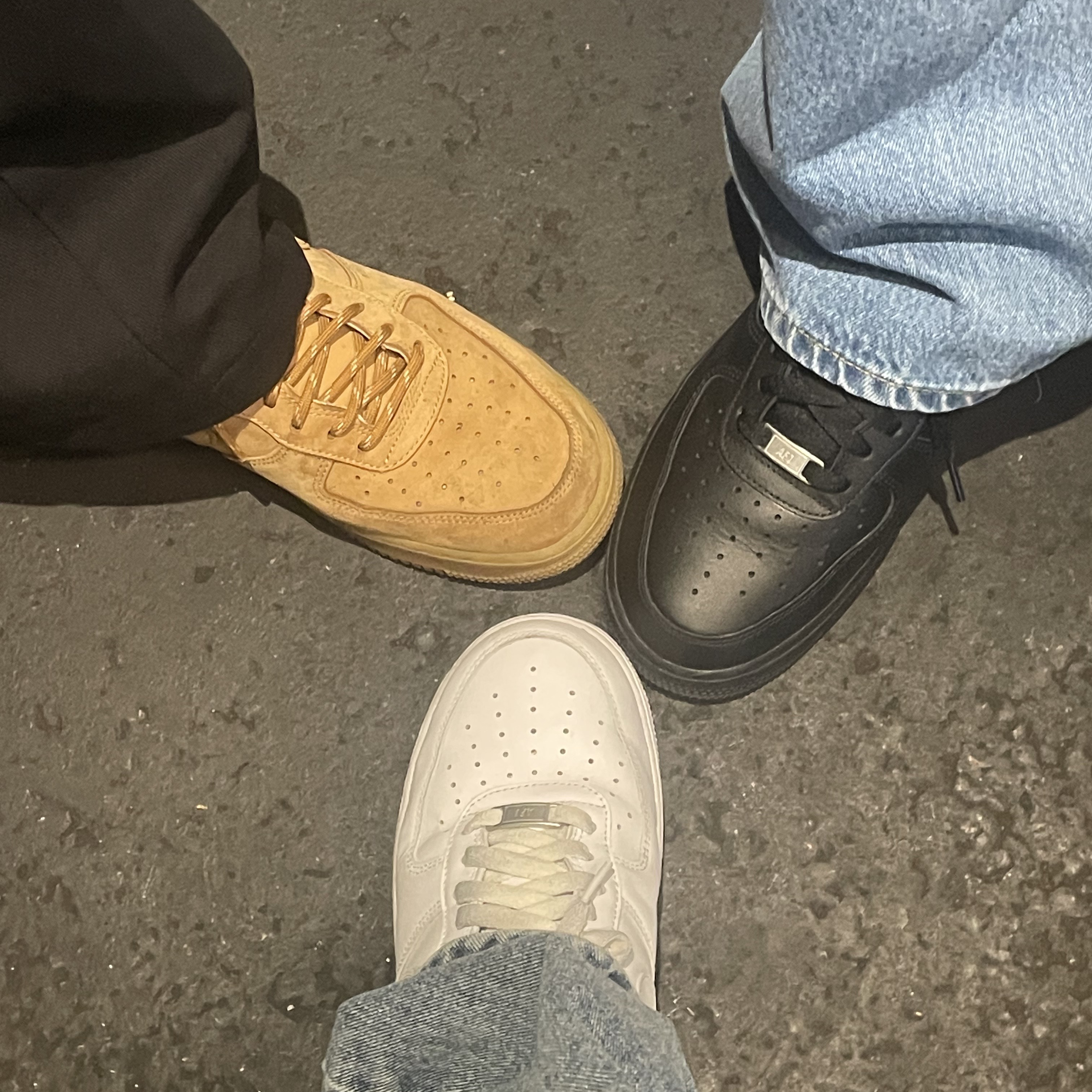 Nike Air Force 1 '07 WB Flax, Nike Air Force 1 '07 Low Triple Black 착용 스타일