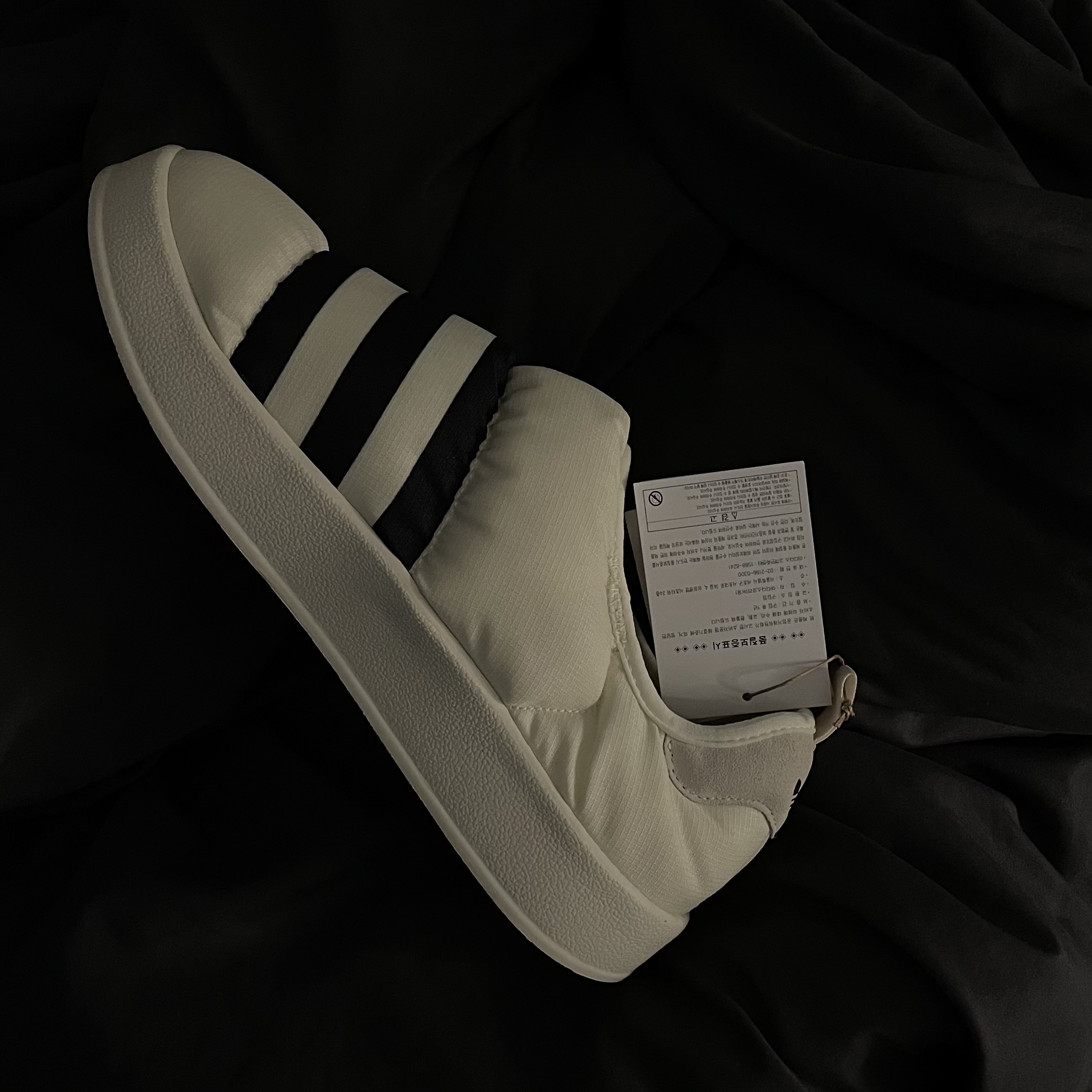 Adidas Puffylette Off White 착용 스타일 - 1