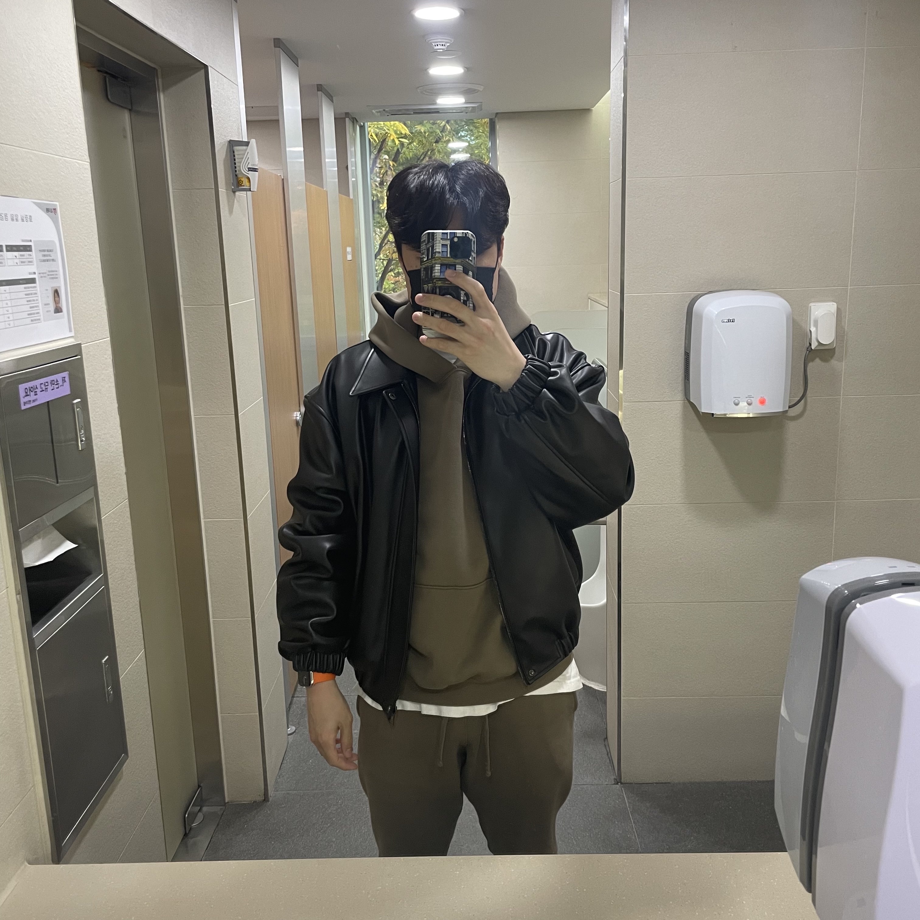 Essentials Pull-Over Hoodie Harvest - 21FW, Essentials Sweatpants Harvest - 21FW 착용 스타일