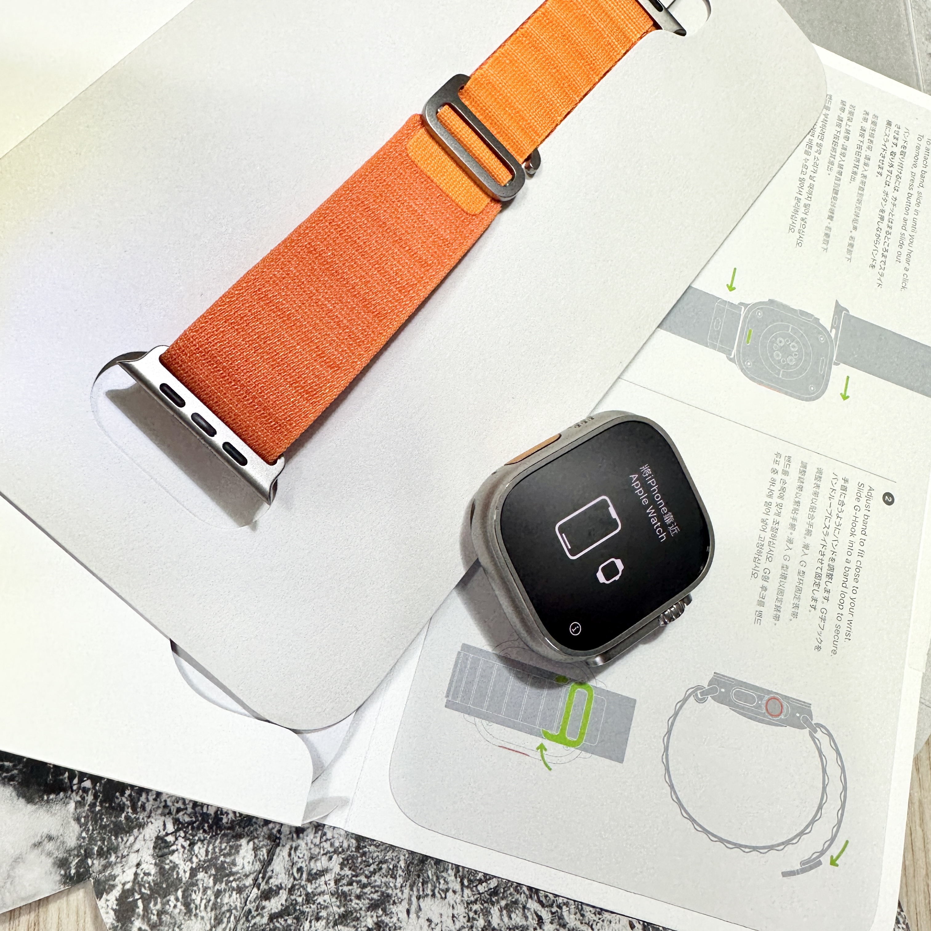 Apple Watch Ultra 49mm Titanium Case with M Alpine Loop Orange (Korean Ver.), Apple Watch Ultra 49mm Titanium Case with L Alpine Loop Orange (Korean Ver.) 착용 스타일 - 2