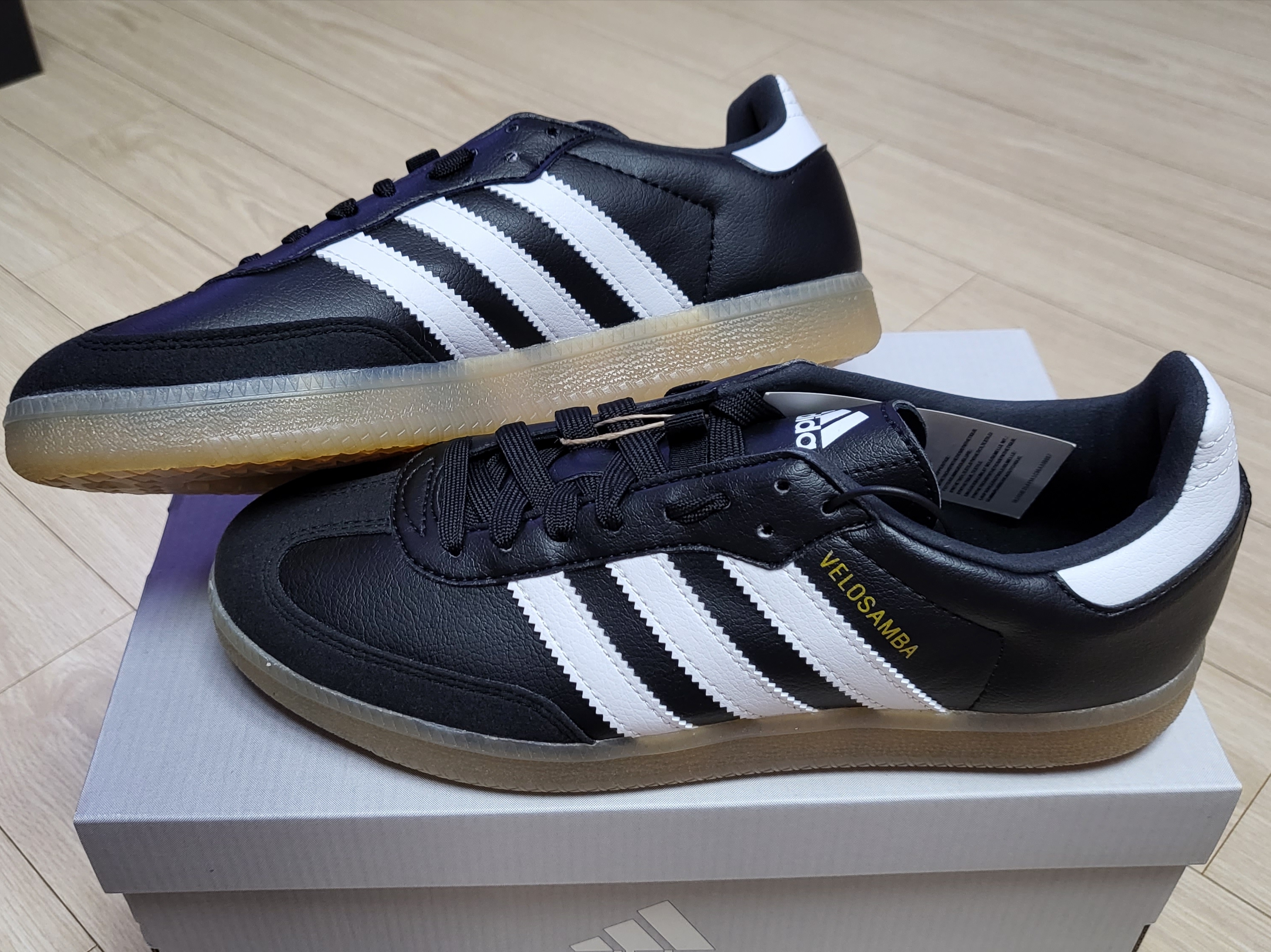 Adidas Velosamba Vegan Cycling Core Black 착용 스타일 - 1