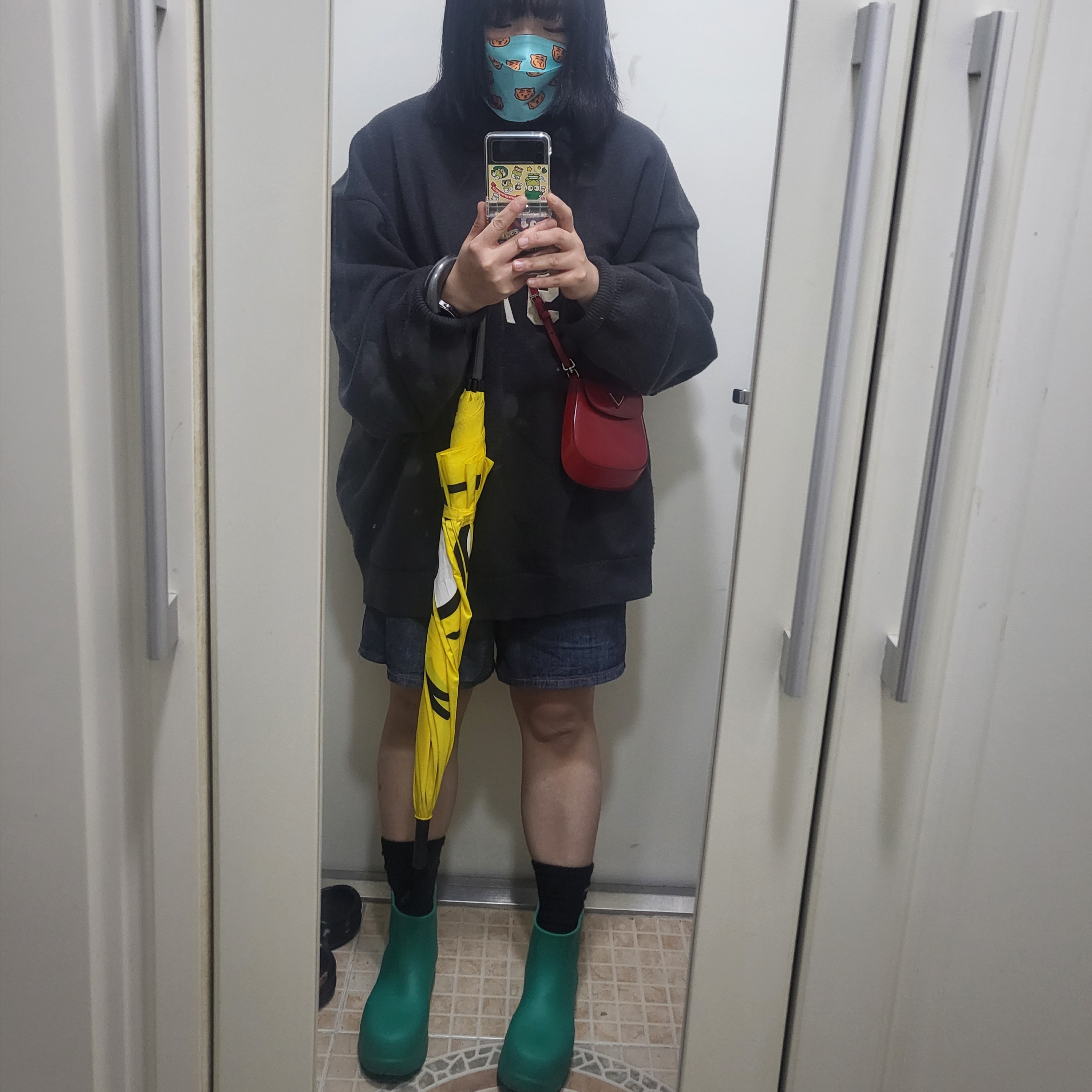 (W) Bottega Veneta Puddle Ankle Boots Acid Turquoise, Prada Cleo Brushed Leather Mini Bag with Flap Black 착용 스타일